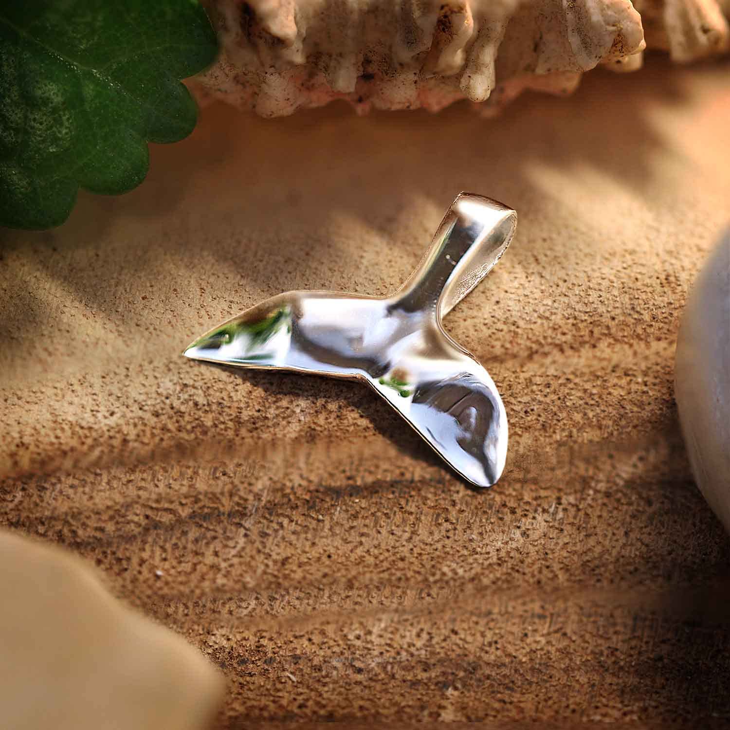 CLEVER SCHMUCK Ciondolo argentato a forma di coda di balena, 20 x 17 mm, argento lucido 925 con cordoncino nero