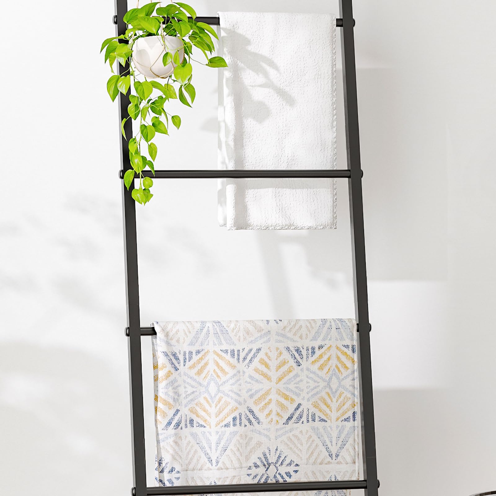 HOOBRO Toallero Escalera, Estantería para Mantas de * Niveles, para Salón y Dormitorio, con Ganchos, Marco de Metal, Forma de Jirafa, Estilo Industrial, Marrón Rústico y Negro EBF13CJ01