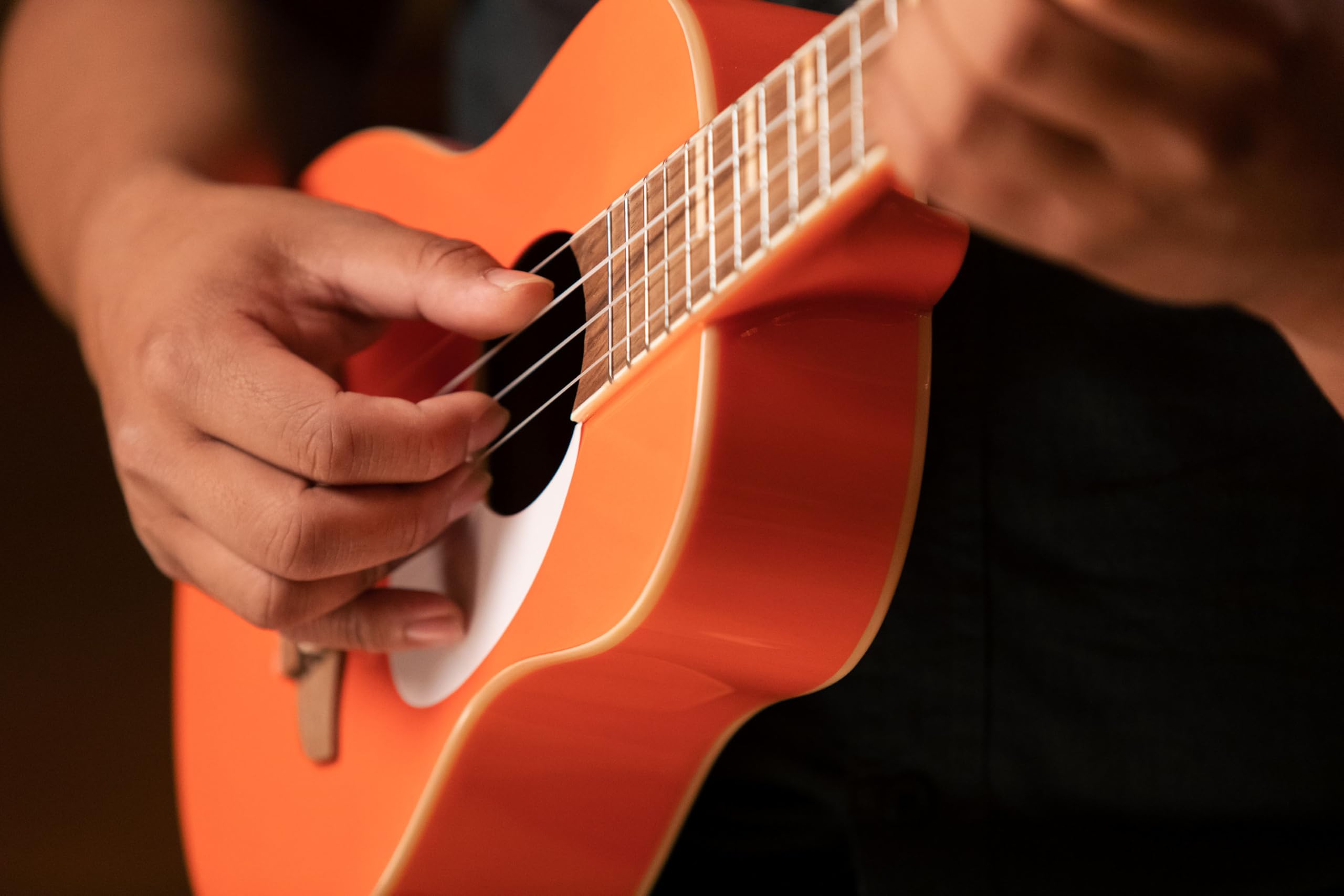 Ortega Guitars Ukulele Tenore arancione - Serie Gaucho - include Gig Bag - legno di Agathis (RUGA-ORG)