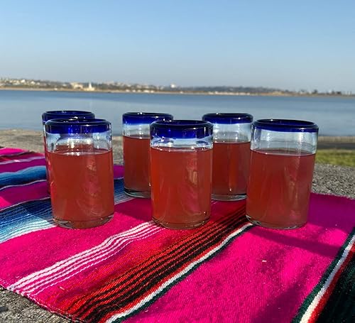 Miniatura 4 de Vasos mexicanos soplados a mano, juego de 6 vasos de jugo con bordes azul cobalto (8 onzas cada uno)