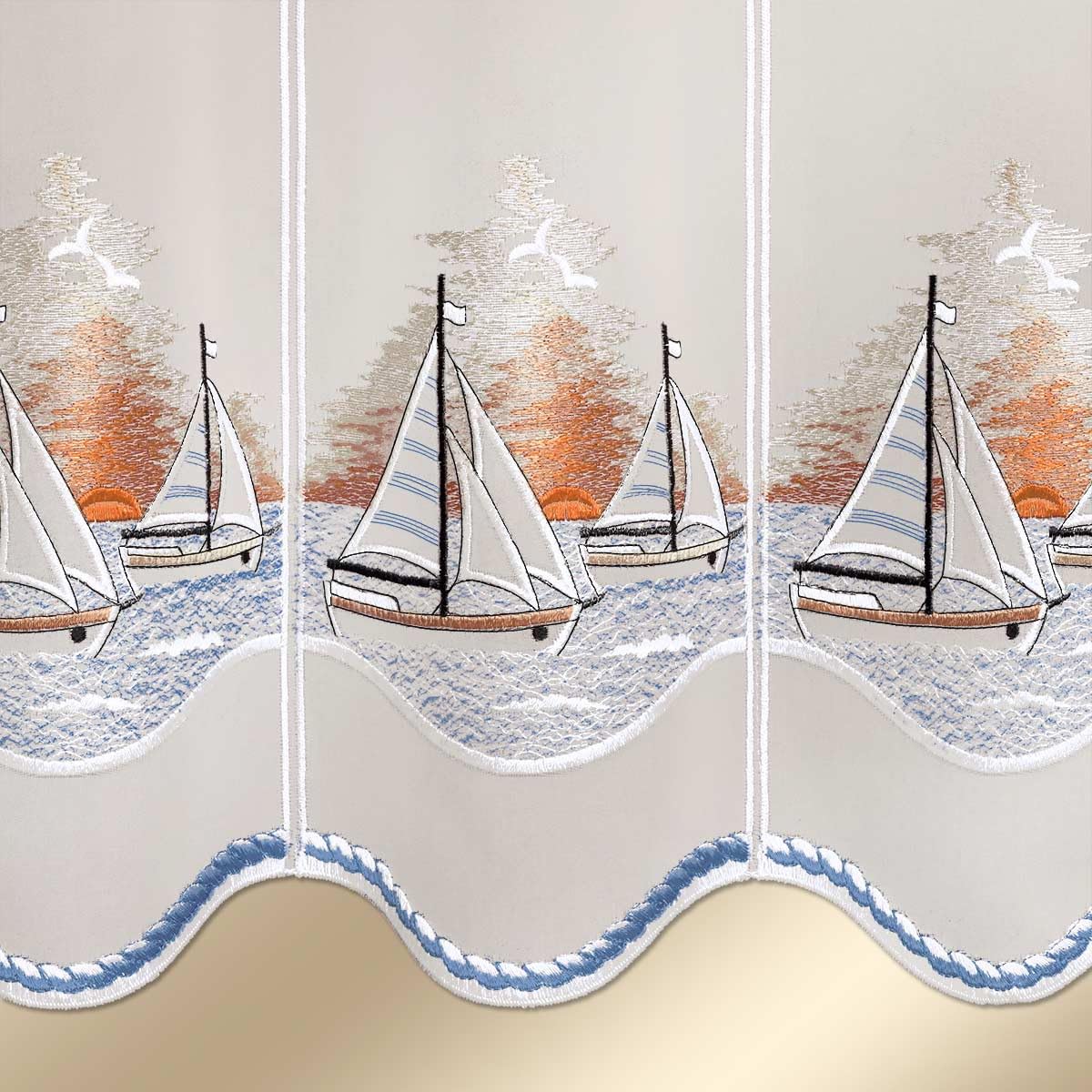 Bestickte Scheibengardine Segeln in den Sonnenuntergang aus Echter Plauener Spitze Maritime Badgardine 55 x 96 cm