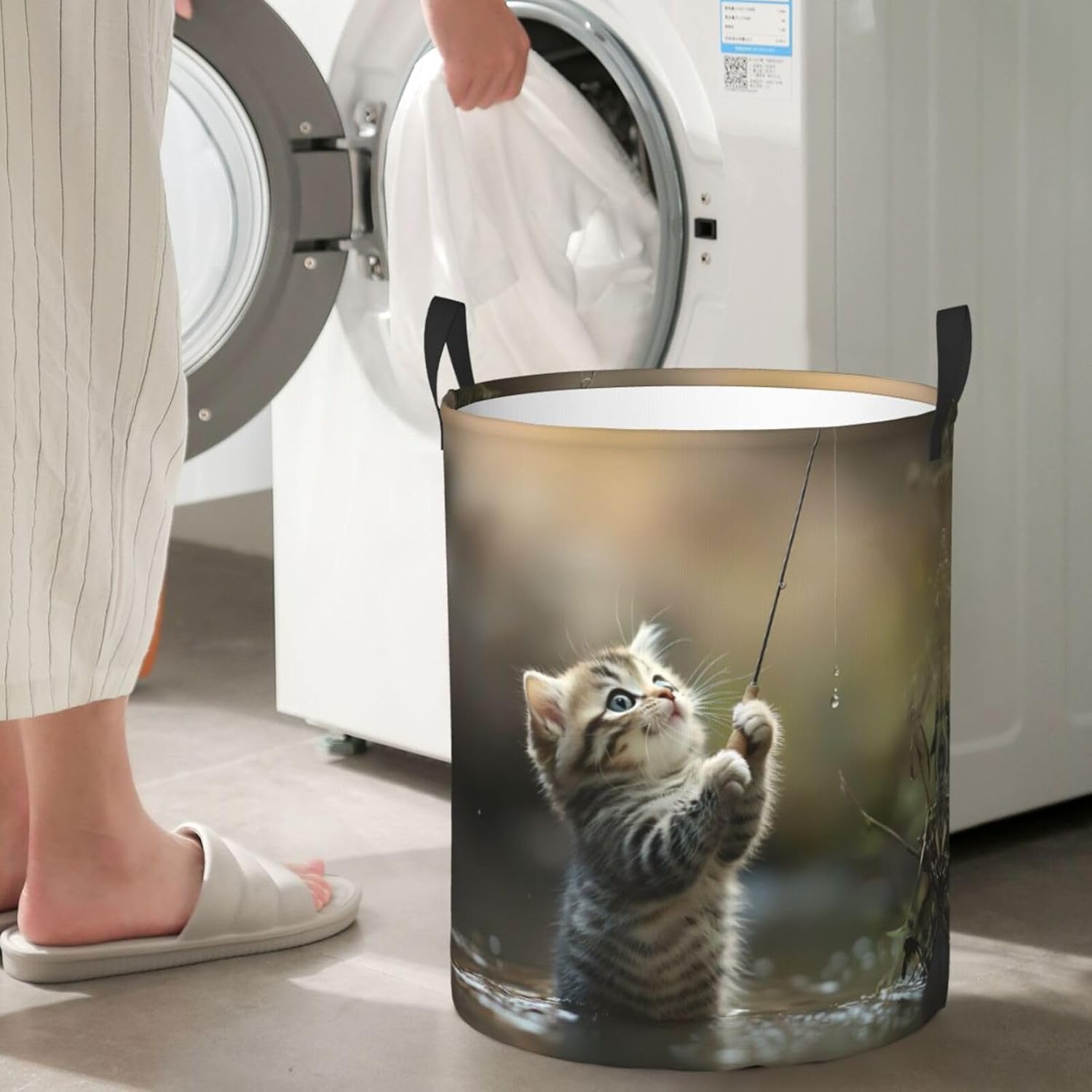 Cat fishing Round Single-layer Laundry Basket, Portable Storage Laundry Basket, Bedroom Clothes Storage Basket with Handle