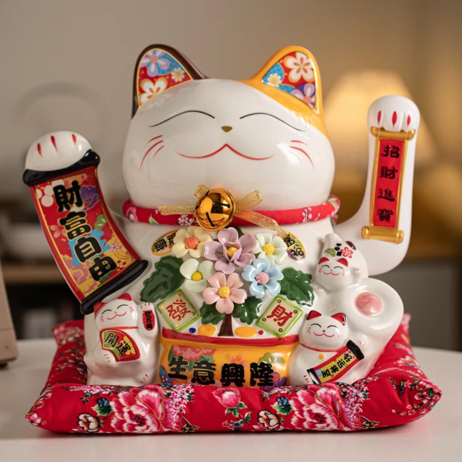 Mascota del gato de la suerte, roja, con brazo agitado, 35,1 cm, 13,6 pulgadas | Pequeño adorno de escritorio for el hogar, for buena suerte y prosperidad, for tiendas, restaurantes,