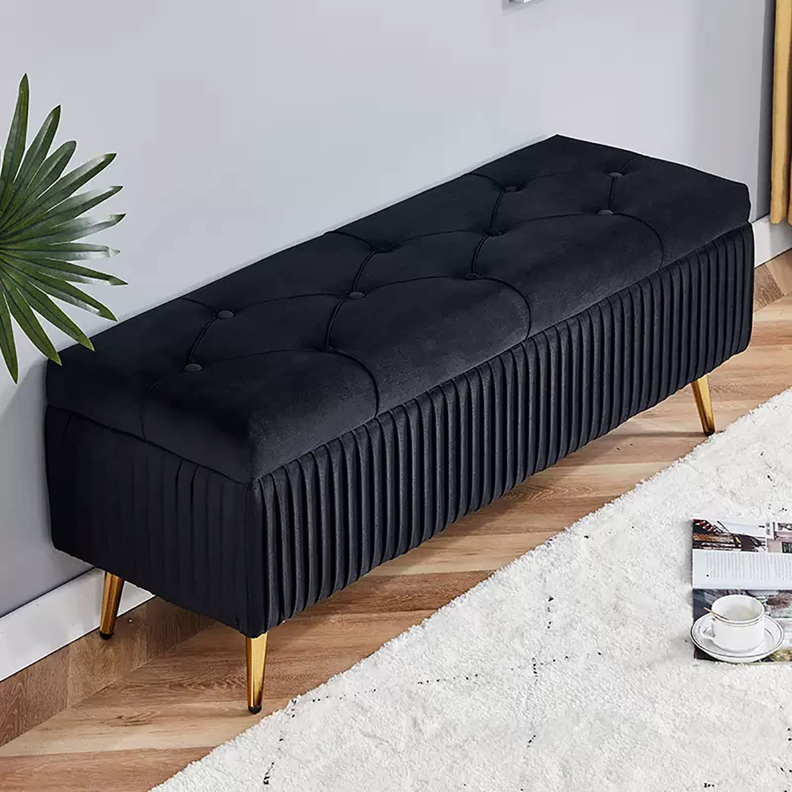Lussuoso pouf in velluto con gambe in metallo dorato, poggiapiedi imbottito con bottoni trapuntati, con contenitore nascosto, elegante fine del letto o panca da ingresso per soggiorno o camera da
