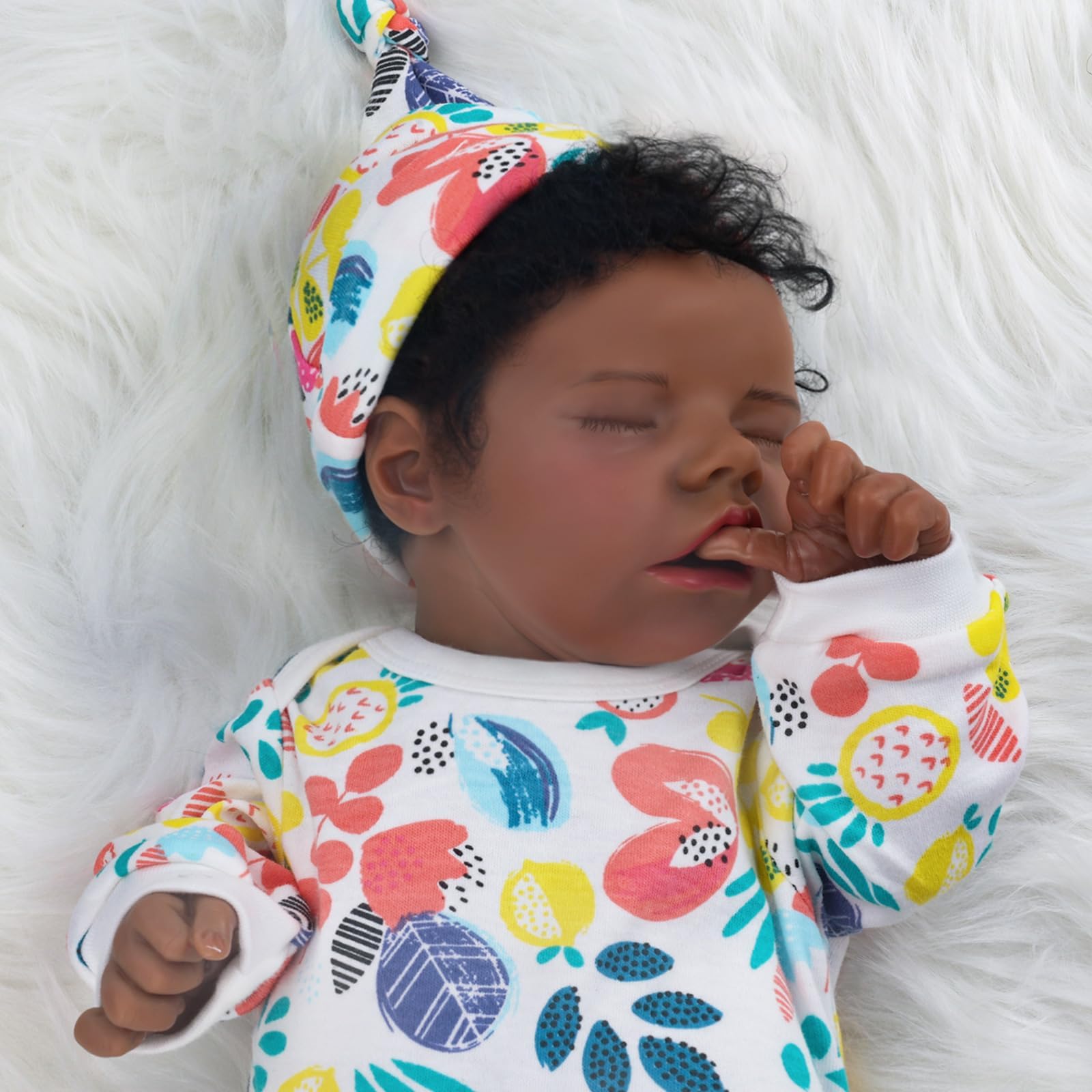 UNIH Reborn Baby Dolls Black Girl 18 Inch Realistic Newborn Sleeping Girl Soft Full Body Lifelike African American Baby Dolls with Clothes & Feeding Kit Gift Set for Kids Age 3+or Aldults