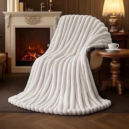 Amélie Home Faux Fur Throw Blanket