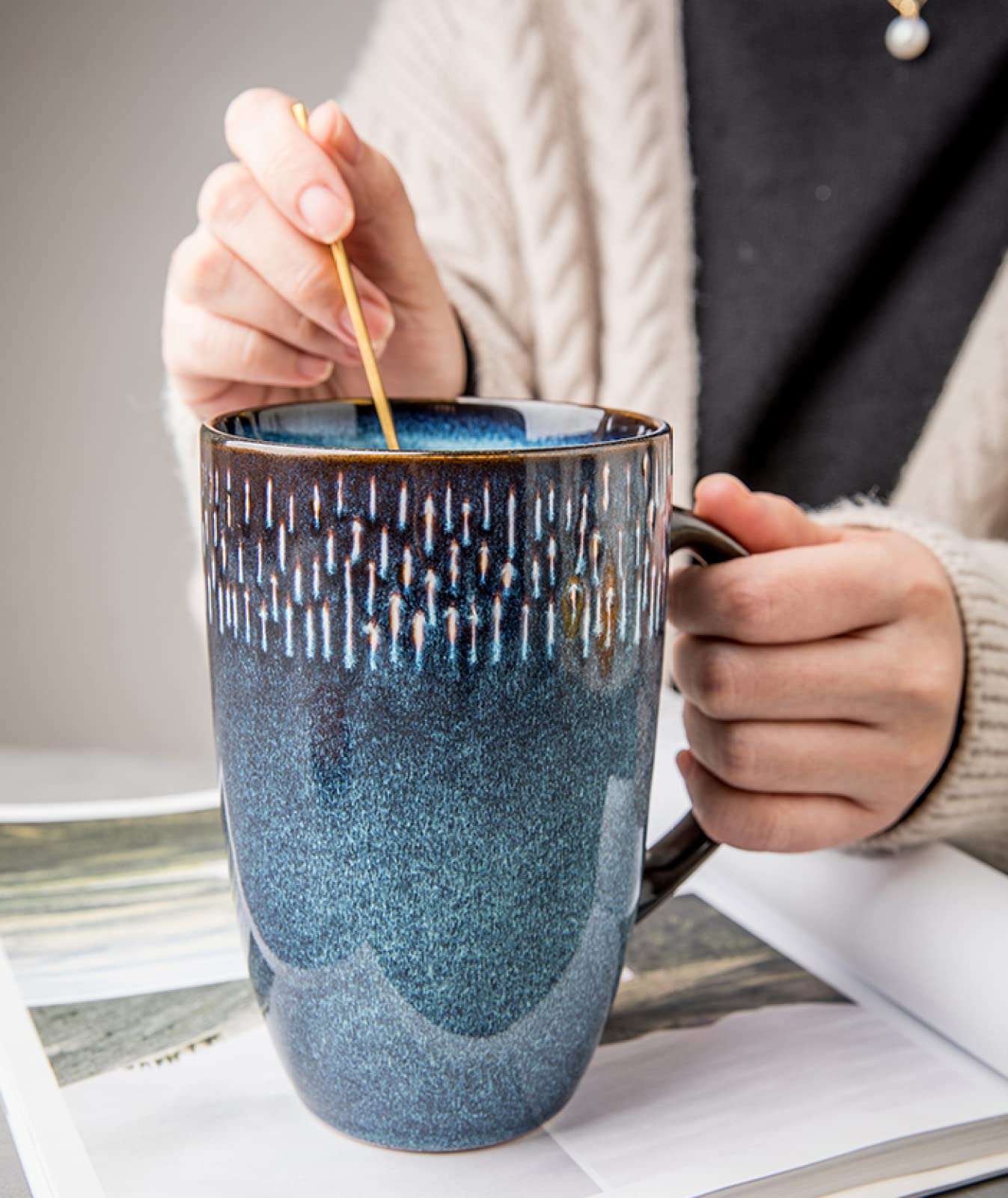 Tazza da caffè in ceramica Cielo stellato blu con coperchio a cucchiaio Tazza da tè Tazza da caffè in ceramica fatta a mano Tazza regalo per ufficio e casa