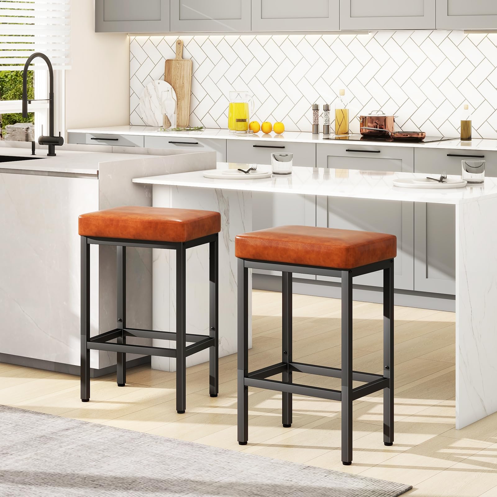 YMYNY Tabouret Bar, 66 cm Tabouret de Bar Lot de 2, Brun Caramel Chaise de Bar, Cuir PU Tabourets de Bar, 6 cm Siège Rembourré, Cadre en métal, Chaise Haute Bar, Chaise Haute Cuisine, HBS513J