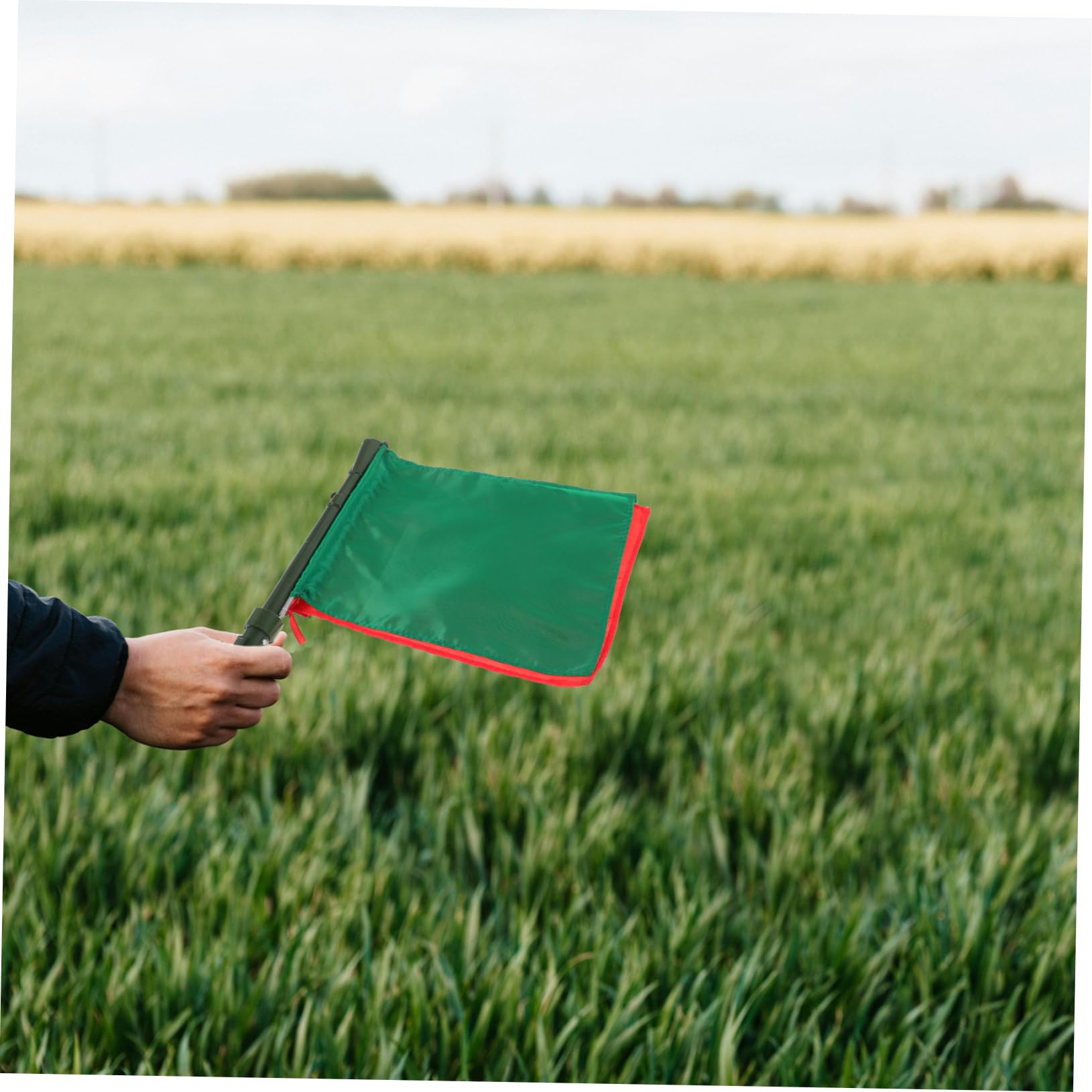 BRIGHTFUFU Multi-use Signal Flag Handheld Flag for Match Safety Red Green Easy to Carry