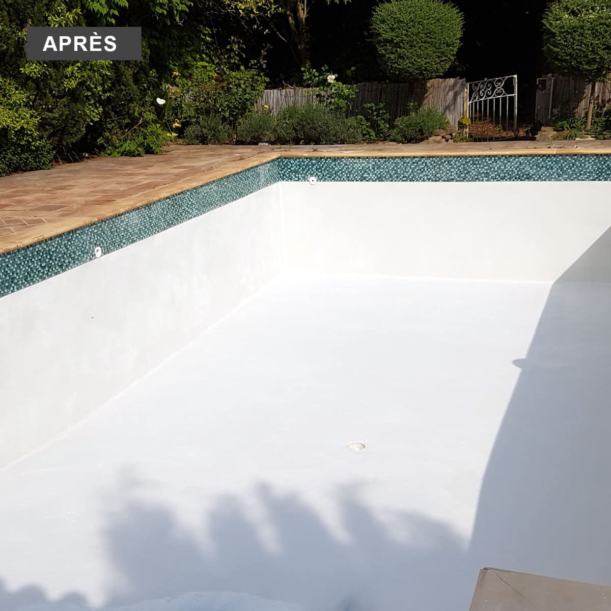 ARCANE INDUSTRIES Peinture piscine béton - Peinture hydrofuge pour bassin en ciment ou béton | Haute résistance sel & immersion | ARCAPISCINE pour piscines - 2.5 L Blanc