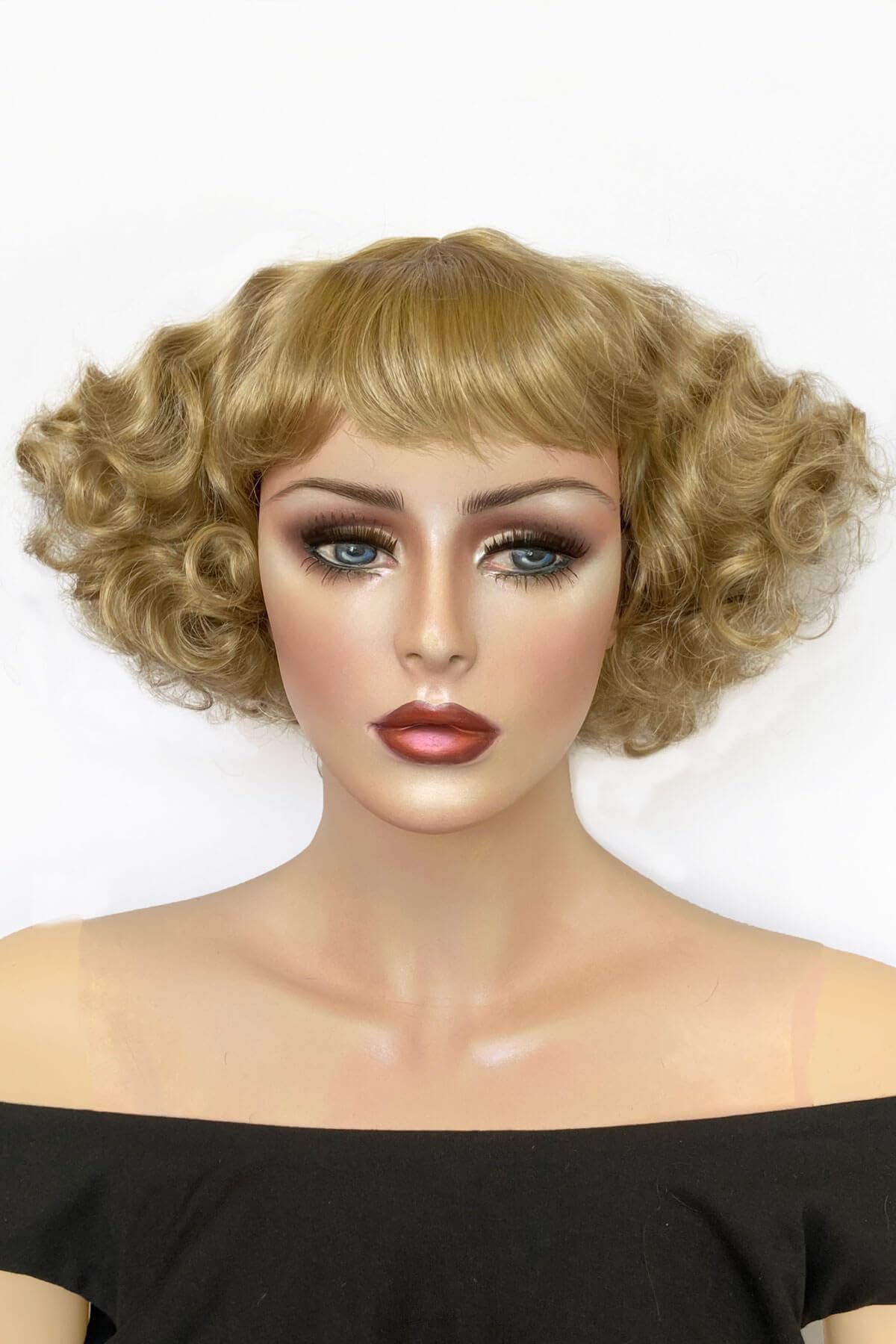 A short blonde vintage style wig with waves: Joy wheatfield blonde #24H613