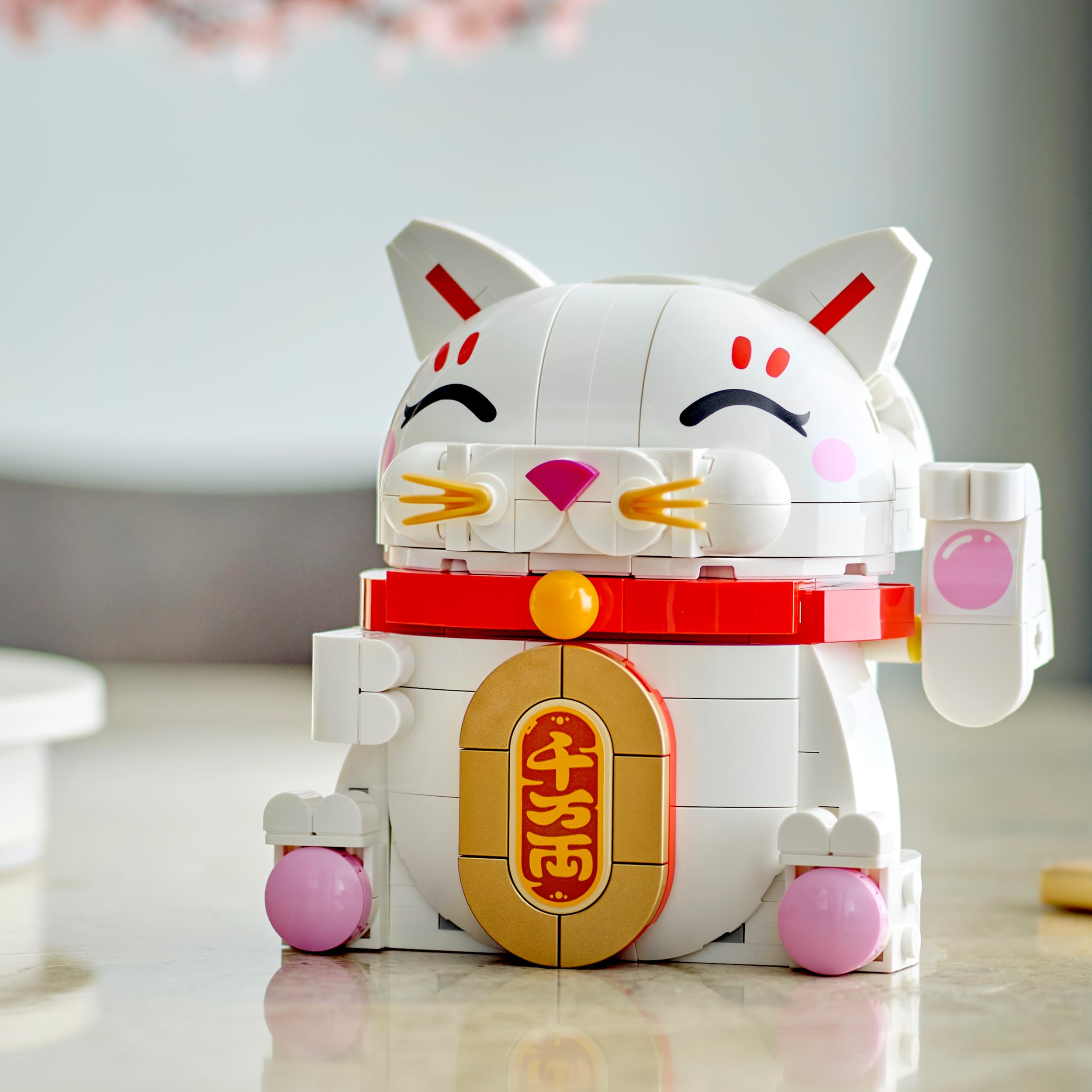 LEGO Glückskatze - Bauset für Erwachsene - Modellbau mit Tierfigur mit winkender Pfote sowie Goldmünze - Katzenfigur zum Bauen - DIY Deko Set - Kreatives Geschenk für Kinder & Erwachsene - 40813
