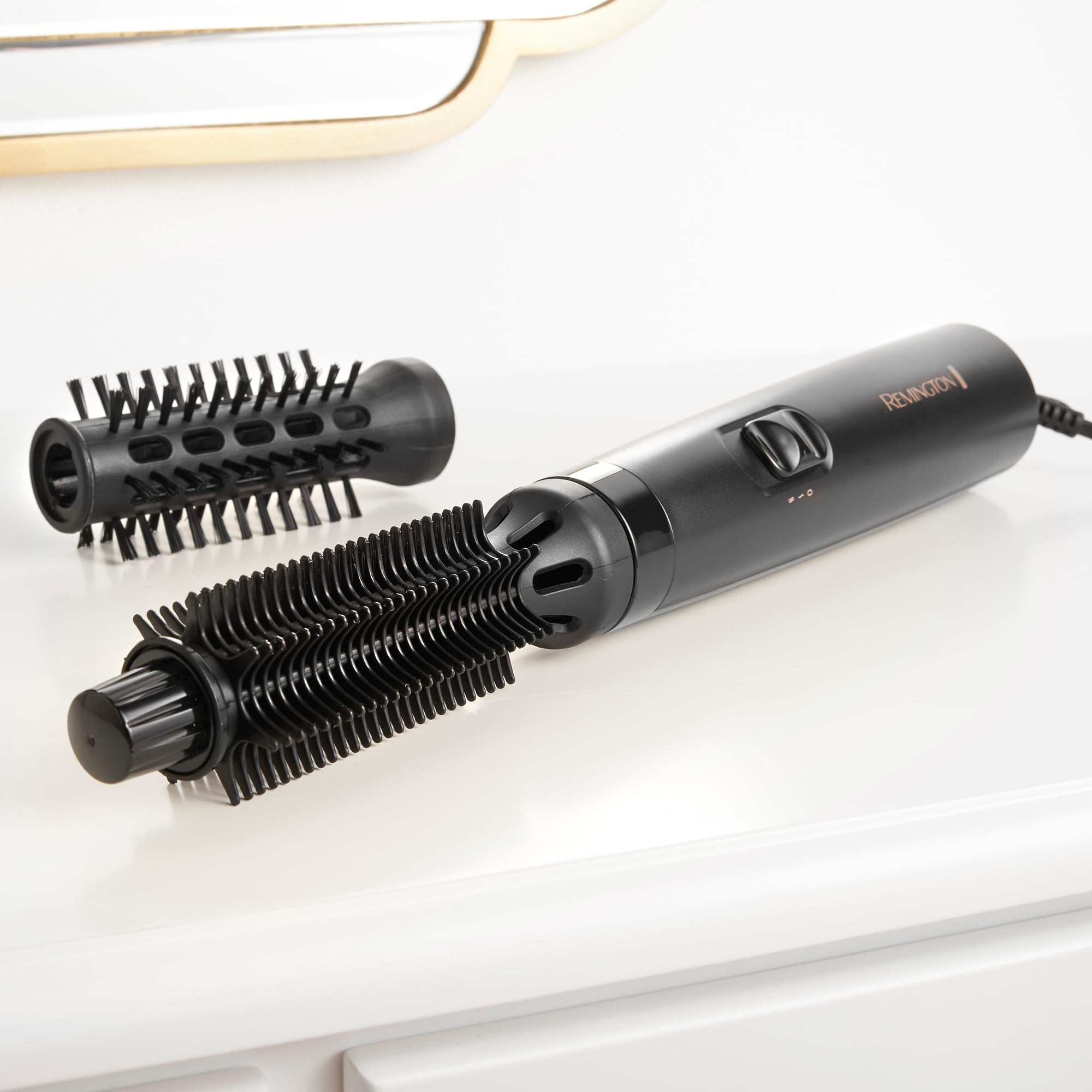 Remington Brosse Soufflante [Idéale Cheveux Courts] Blow Dry & Style (400W, Température variable, 2 brosses rondes 19 et 25mm, Cordon Rotatif) AS7100