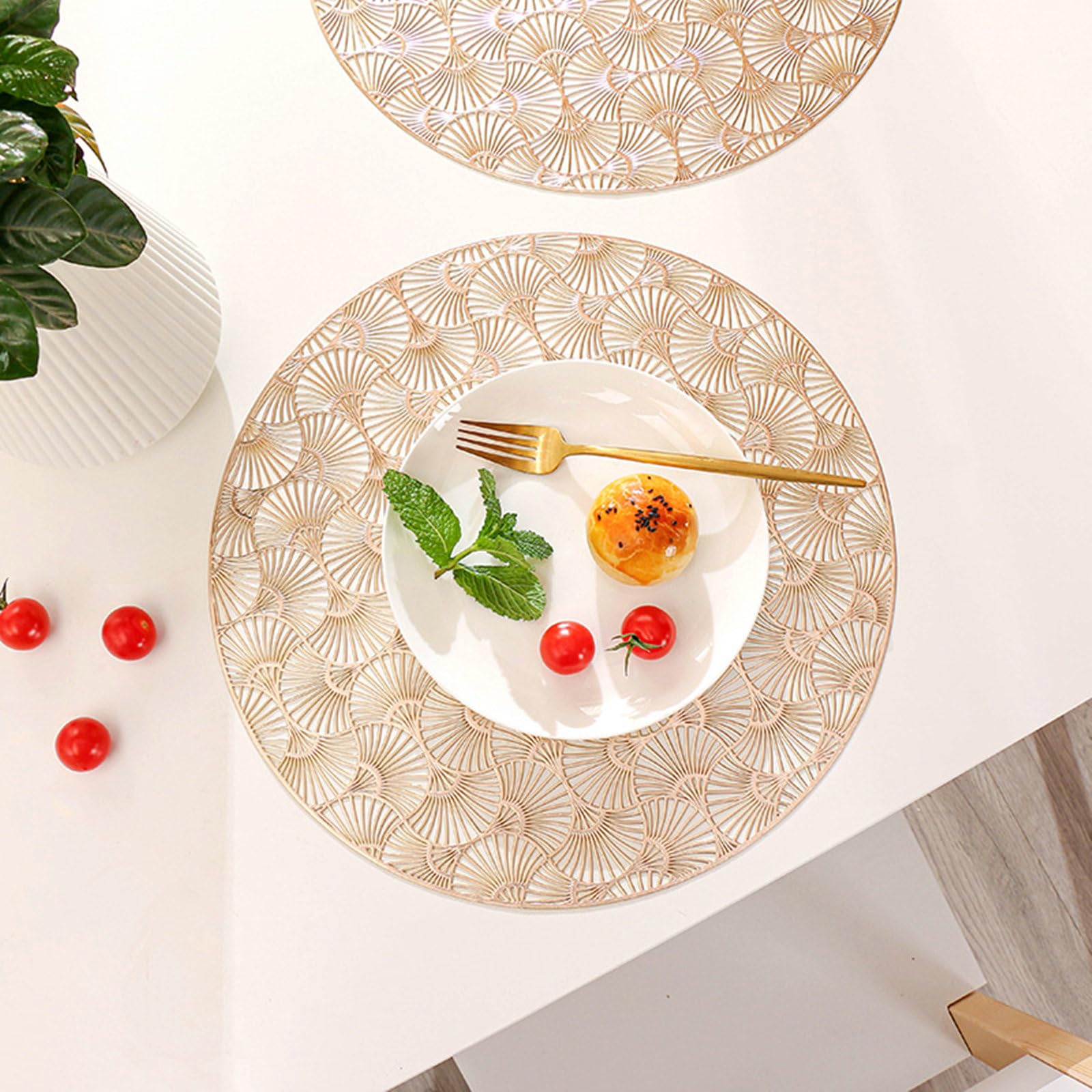 Lot de 8 Sets de Table, Set de Table Lavable PVC Rond avec Motif de Feuille de Ginkgo Creux Antidérapant Résistant à l'usure à la Chaleur, Or, 38CM