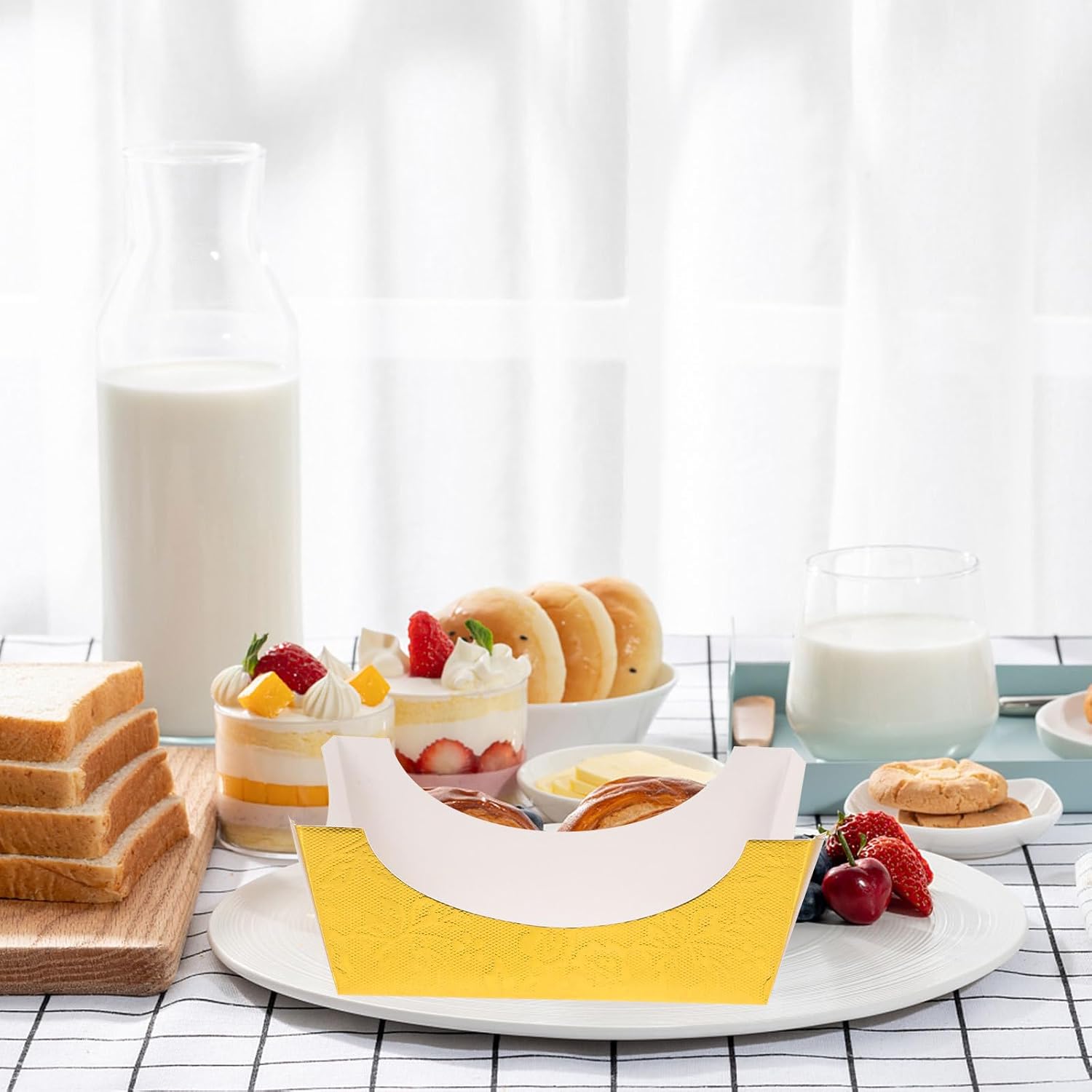 BESTonZON 100Pcs Square Cake Cups Disposable Paper Baking Mousse Cake Paper Cups Party Cupcake Liners for Desserts Appetizers and Outdoor Events 3.14X3.14X1.18 Inches