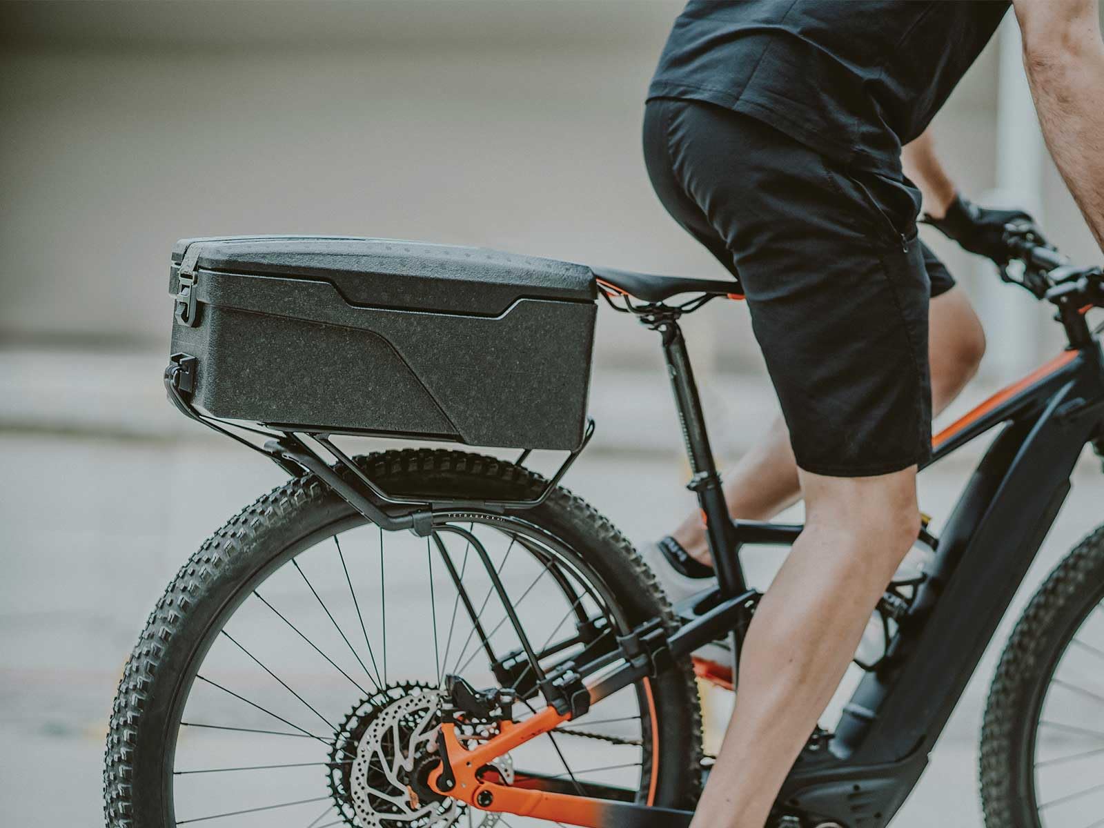 Amazon.com: Topeak E-Xplorer TrunkBox, 8.5L eBike Battery, Gear