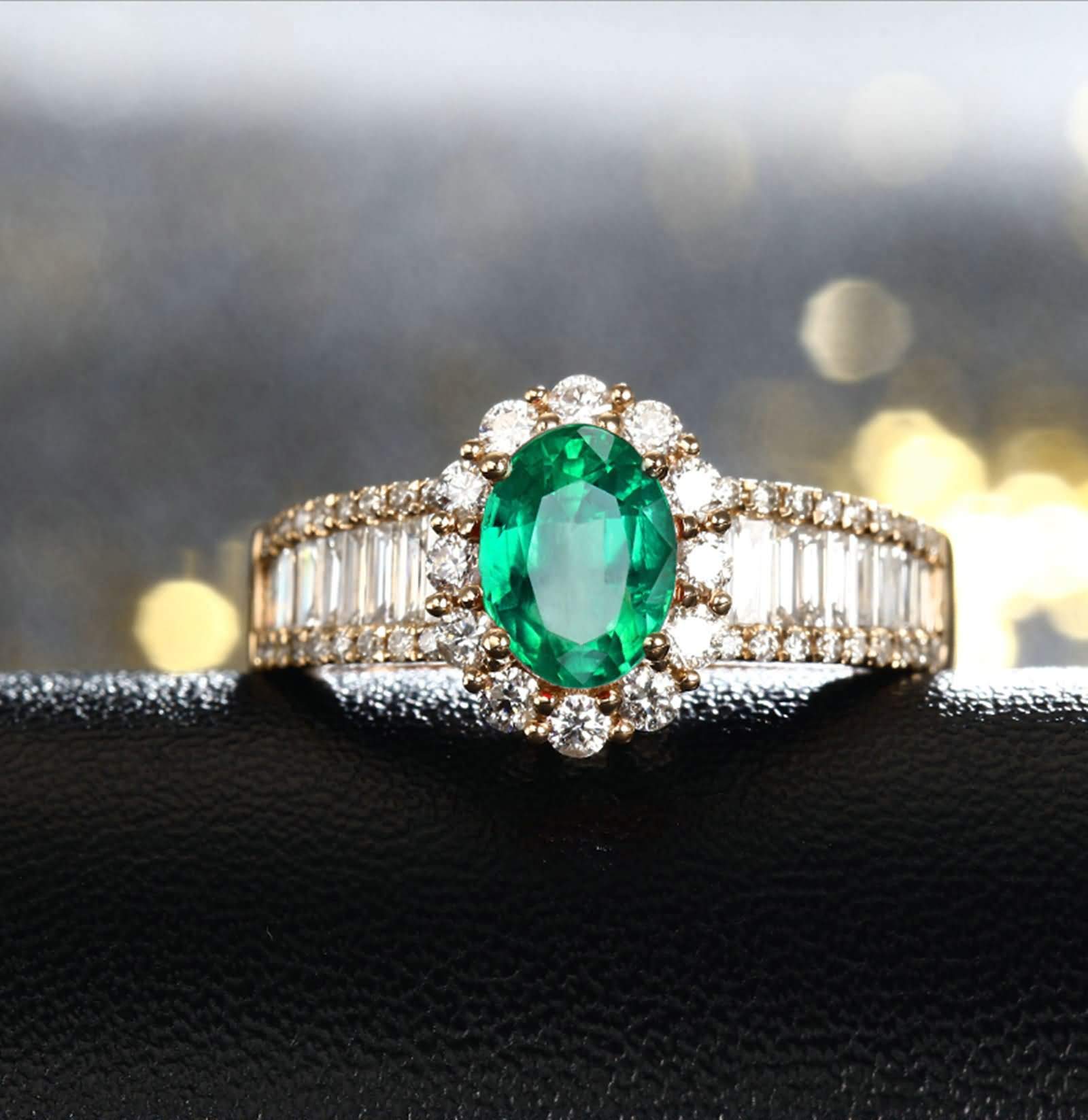 Daesar Anillo de Promesa para Mujer con Oval con 0.85ct Esmeralda Creada y Moissanita, Oro Amarillo 9K/14K/18K, Anillo de Boda Oro Verde