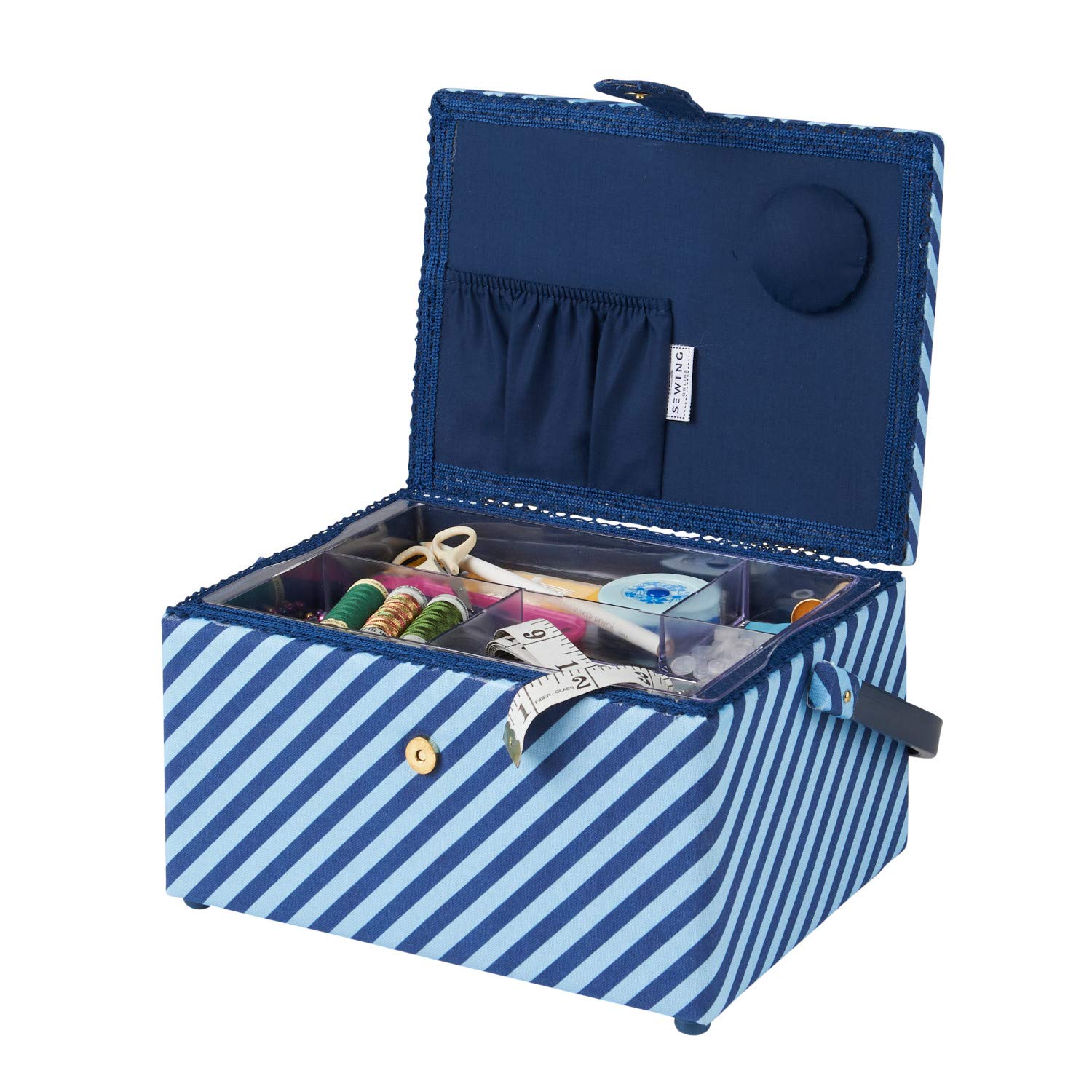 Scatola da cucito media con scomparti in tessuto a righe blu con coperchio a cuore con bottone ricamato. 18,5x26x15 cm. Cucito in linea GA1112M
