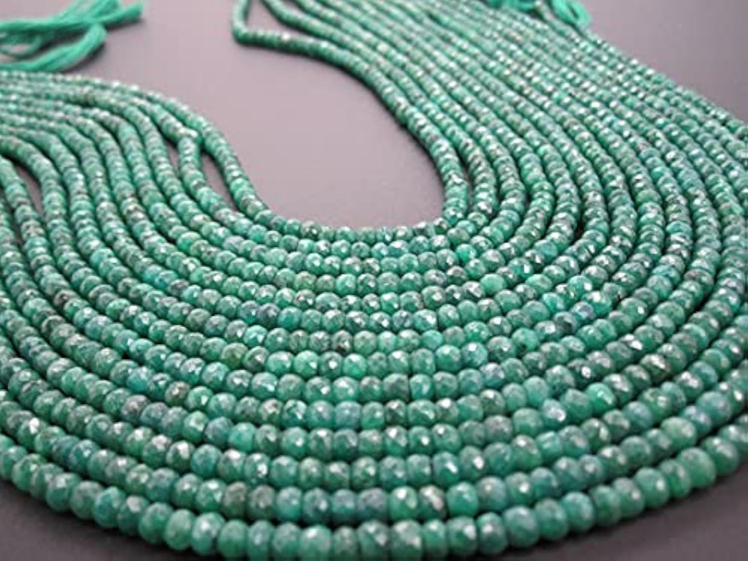 Perles émeraude 4mm LKBEADS pour créer vos colliers et bracelets d'été