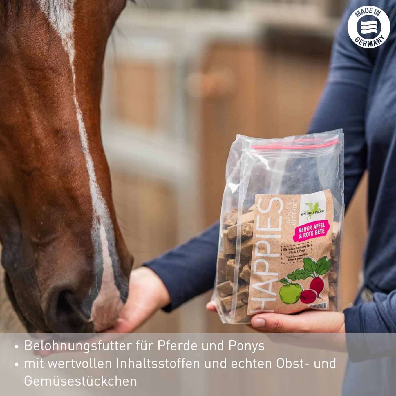 Bense & Eicke Happies Manzana madura – Remolacha 1 kg – Golosinas para caballos como recompensa, aperitivo para caballos para entrenamiento, con trozos de frutas y verduras – Fabricado en Alemania — view 2
