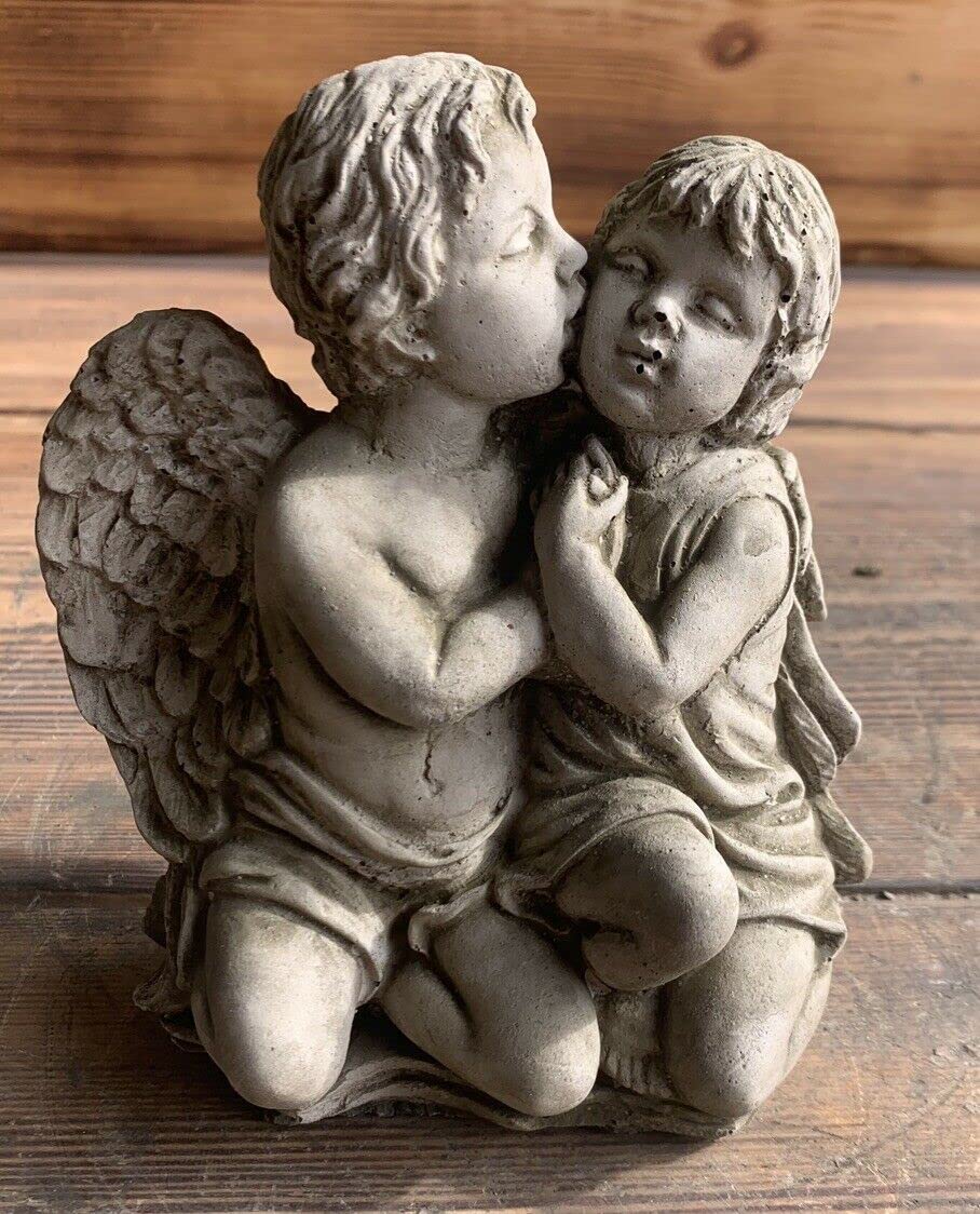 STONE GARDEN BOY AND GIRL CHERUB KISSING ORNAMENT