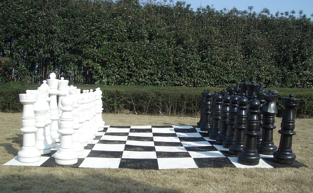 Ubergames Figuras de ajedrez Mega Giga (94 cm) de plástico de alta calidad, resistente a la intemperie, resistente a los rayos UV, figuras de ajedrez de campo abierto, grandes