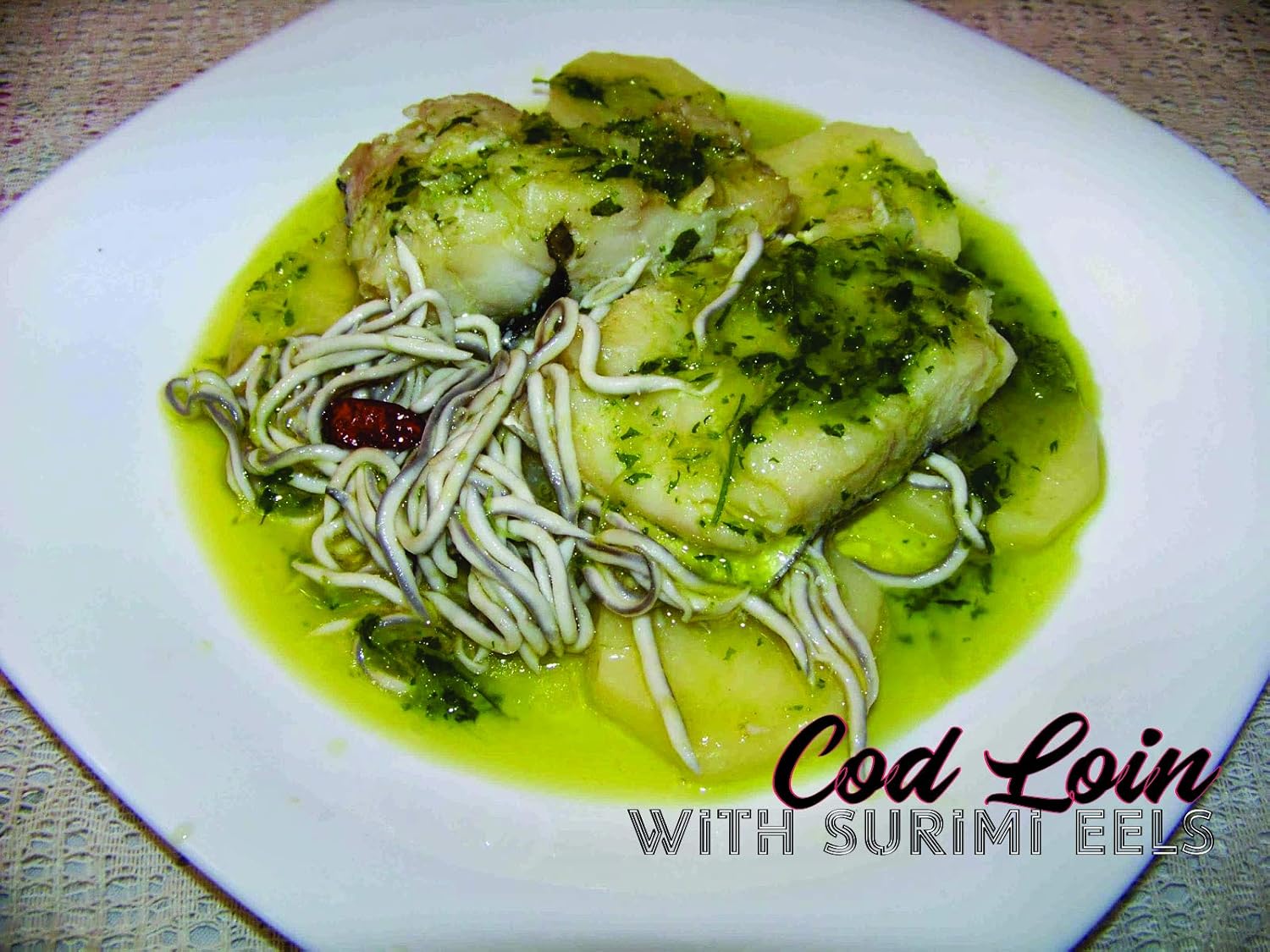 Pay Pay • Surimi Eels Hot Garlic • Delicias De Surimi Al Ajillo • 4oz. Can • Pack Of 25