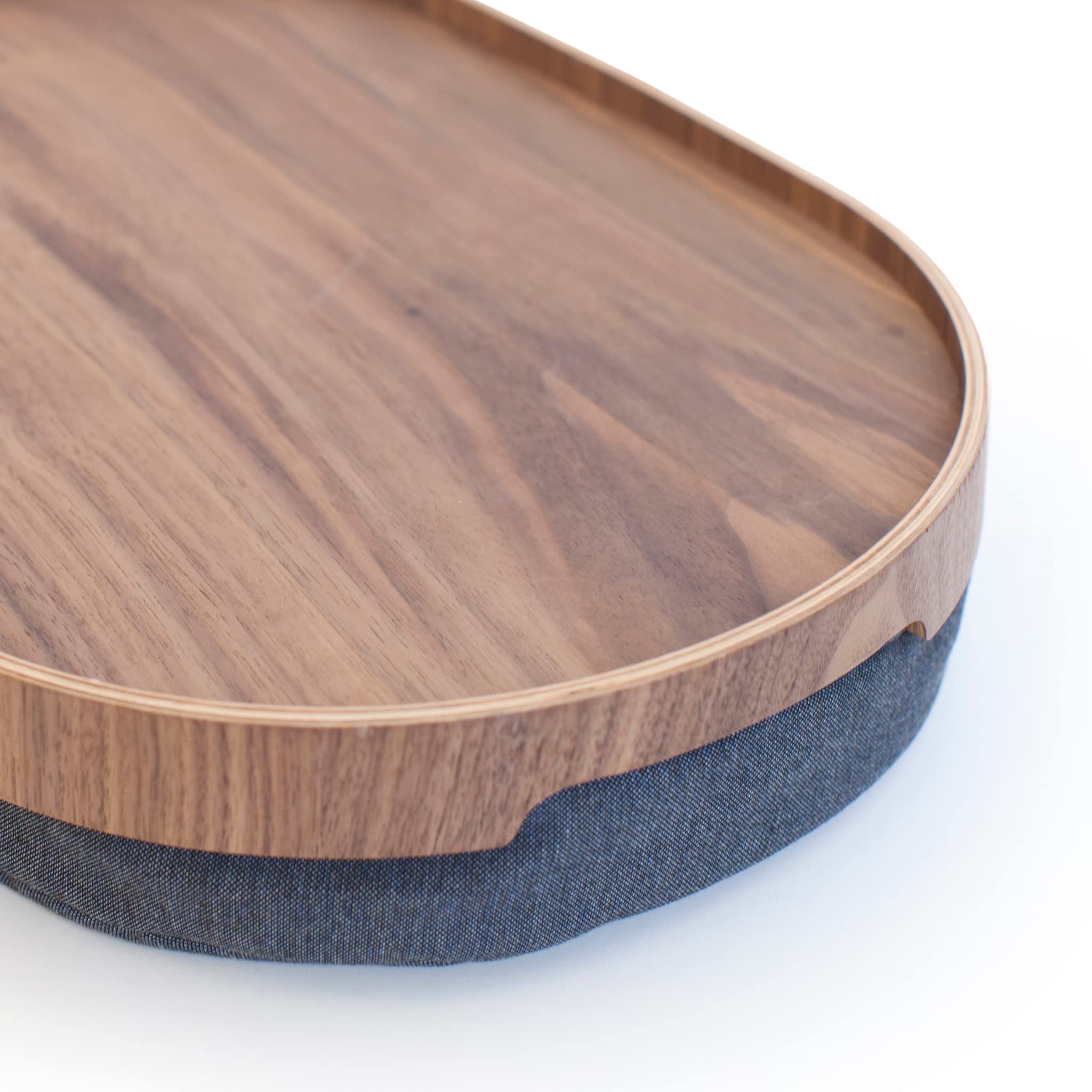 Bandeja portátil multifuncional con cojín moldeable. Para ordenador portátil desayuno cena. Bandeja antideslizante. Funda de almohada lavable extraíble. Almohada gris. Nogal. Mediano (39x26x6,5 cm)