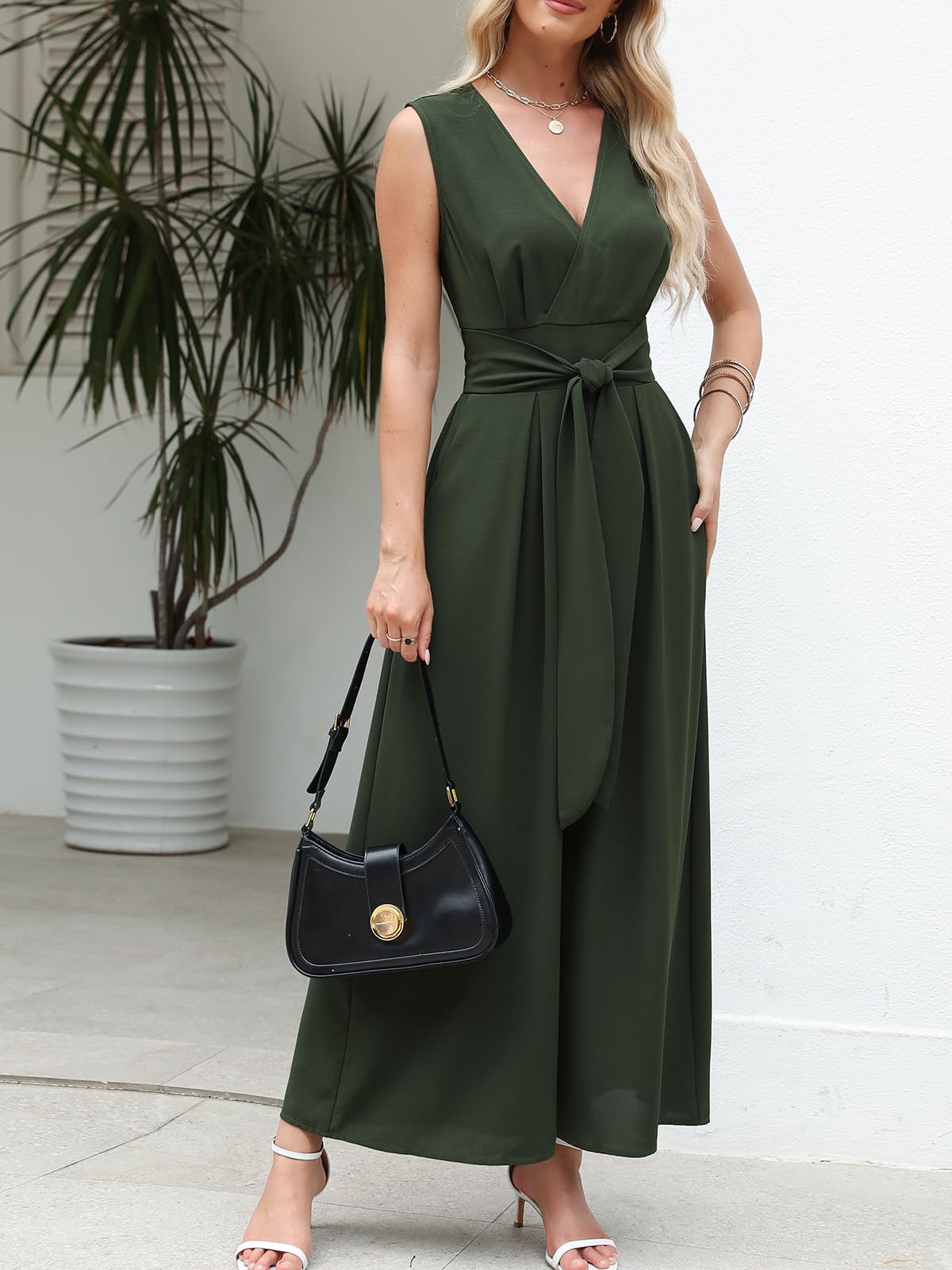 CUPSHE Damen Jumpsuit Tiefer V-Ausschnitt Ärmellos Overall Gesmokte Taille Weite Bein Sommer Elegant Playsuit mit Gürtel