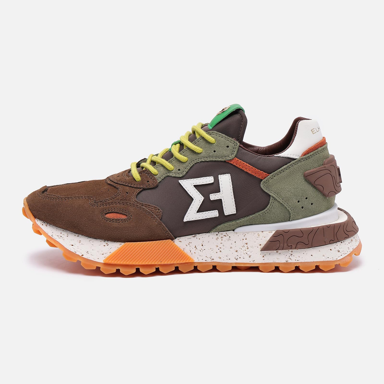 ELHANN.H La NSJ358 es una Zapatilla confeccionada en Piel.