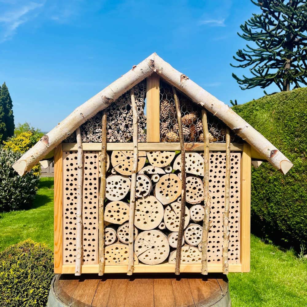 handgefertigtes exclusives Insektenhotel XXL Wildbienen-Nisthilfe I nach NABU Empfehlung I 26 kg schwer I Insektenhaus I wetterfest I Produziert in Sachsen I Werkstätten für behinderte Menschen