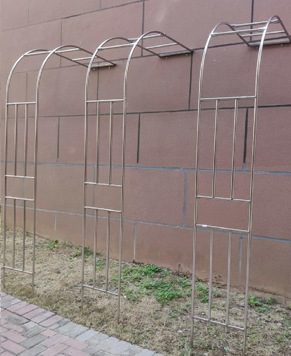 Ten metalowy łuk ogrodowy do roślin pnących, odporny na warunki atmosferyczne, z pergolą o średnim łuku, idealny do dekoracji ślubnych na zewnątrz (120 x 240 cm).