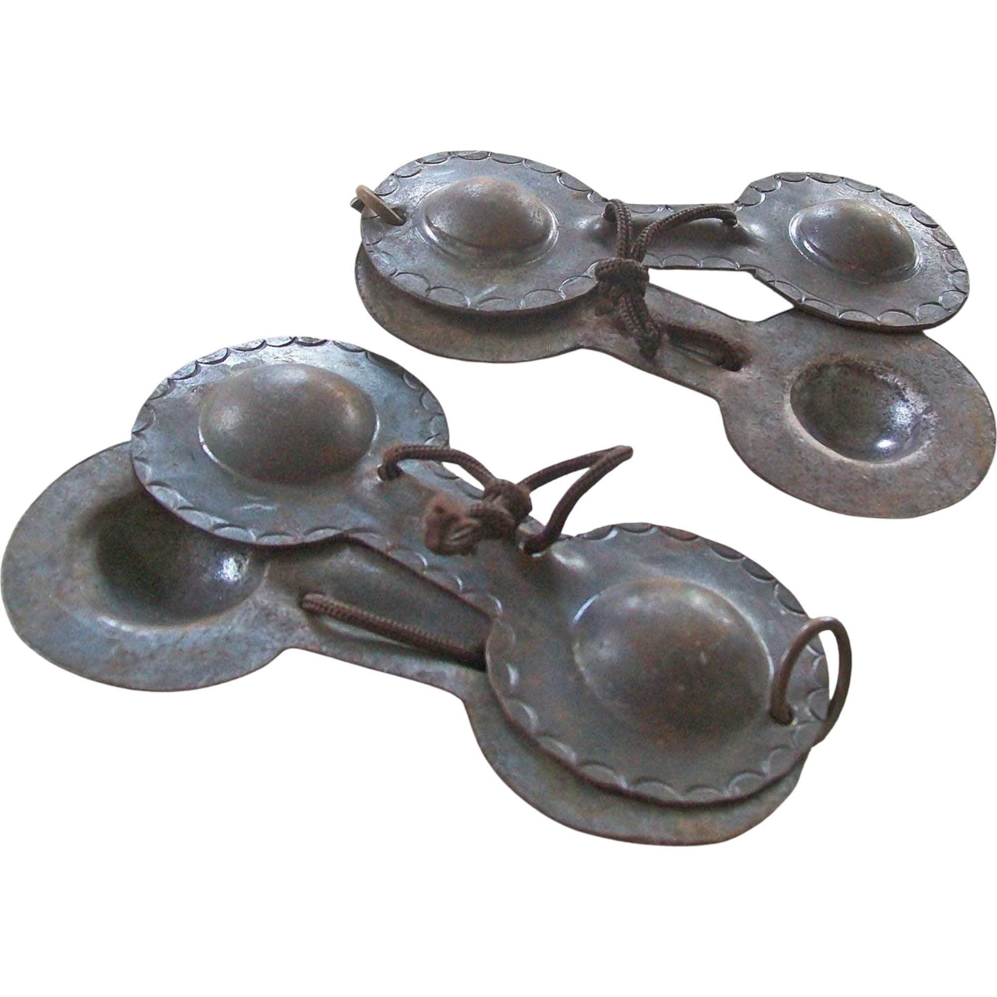 Jeu de commerce équitable : Paire de marocain Gnawa XL fer traditionnel castagnettes - 29cm