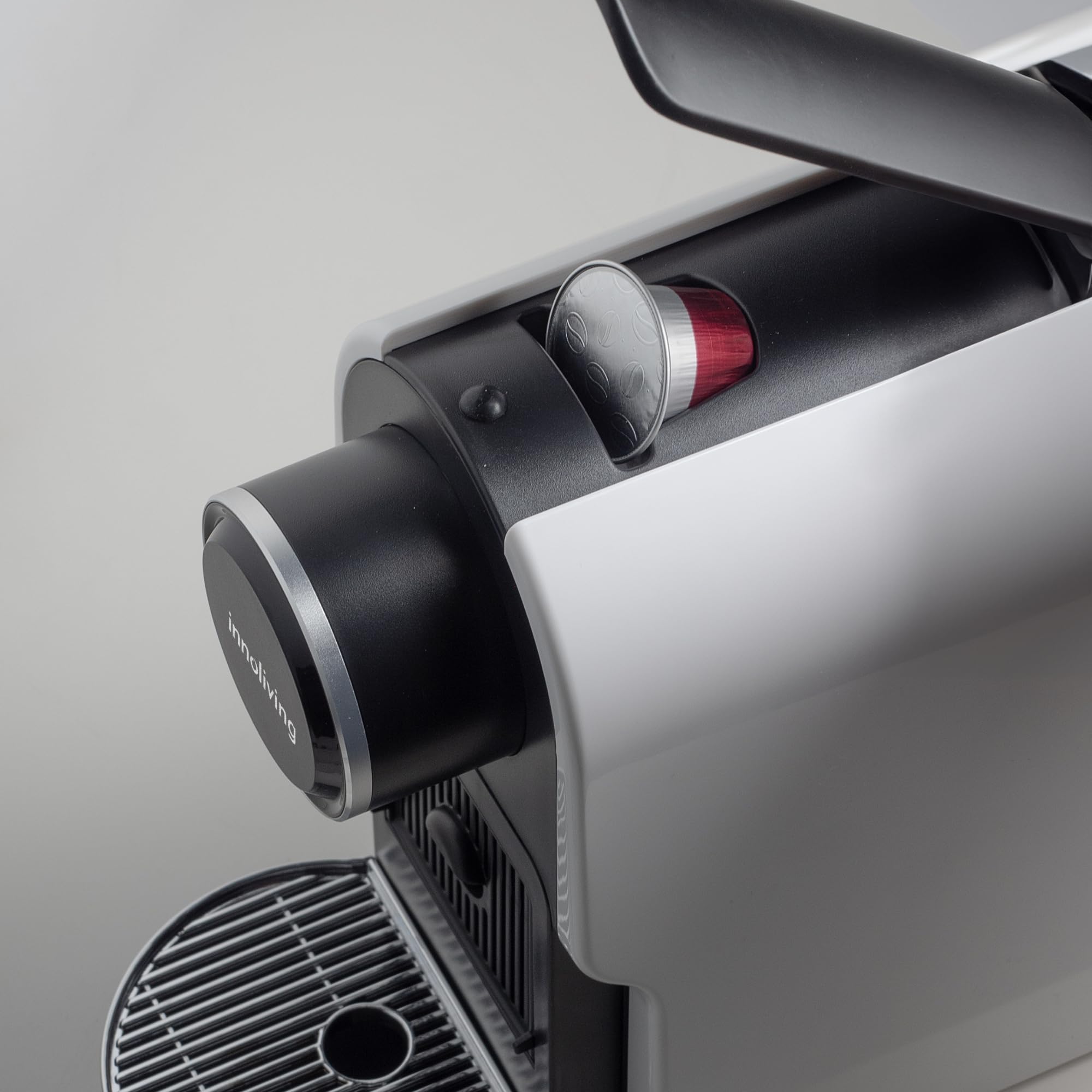 Innoliving Macchina da Caffè in Capsule INN-841, Compatibile con Capsule Standard, Serbatoio 650ml, Design Compatto, Erogazione Rapida, Facile da Pulire, Ideale per Casa e Ufficio