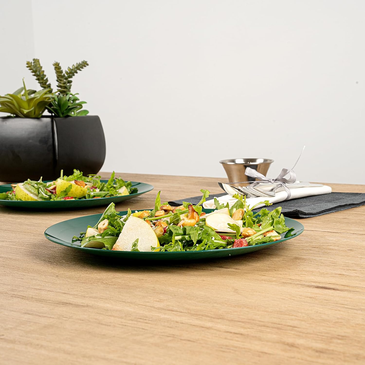 Restaurantware Moderna 9 Inch Premium Disposable Plates 40 Round Plastic Plates For Parties - Durable Heavy-duty Forest Green Plastic Dinner Plates For Warm And Cold Foods Ideal For Cafes - Image 6