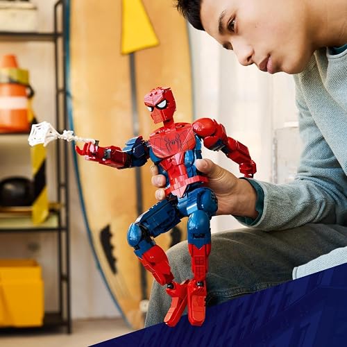 LEGO ǀ Marvel Spider-Man, la Figurine de Héros - Jouet Super-Héros - Figurine d'action & Minifigurine Collector pour Décoration Intérieure - Cadeau pour Garçon dès 12 Ans ou Ado Fan du Film 76346 - 2