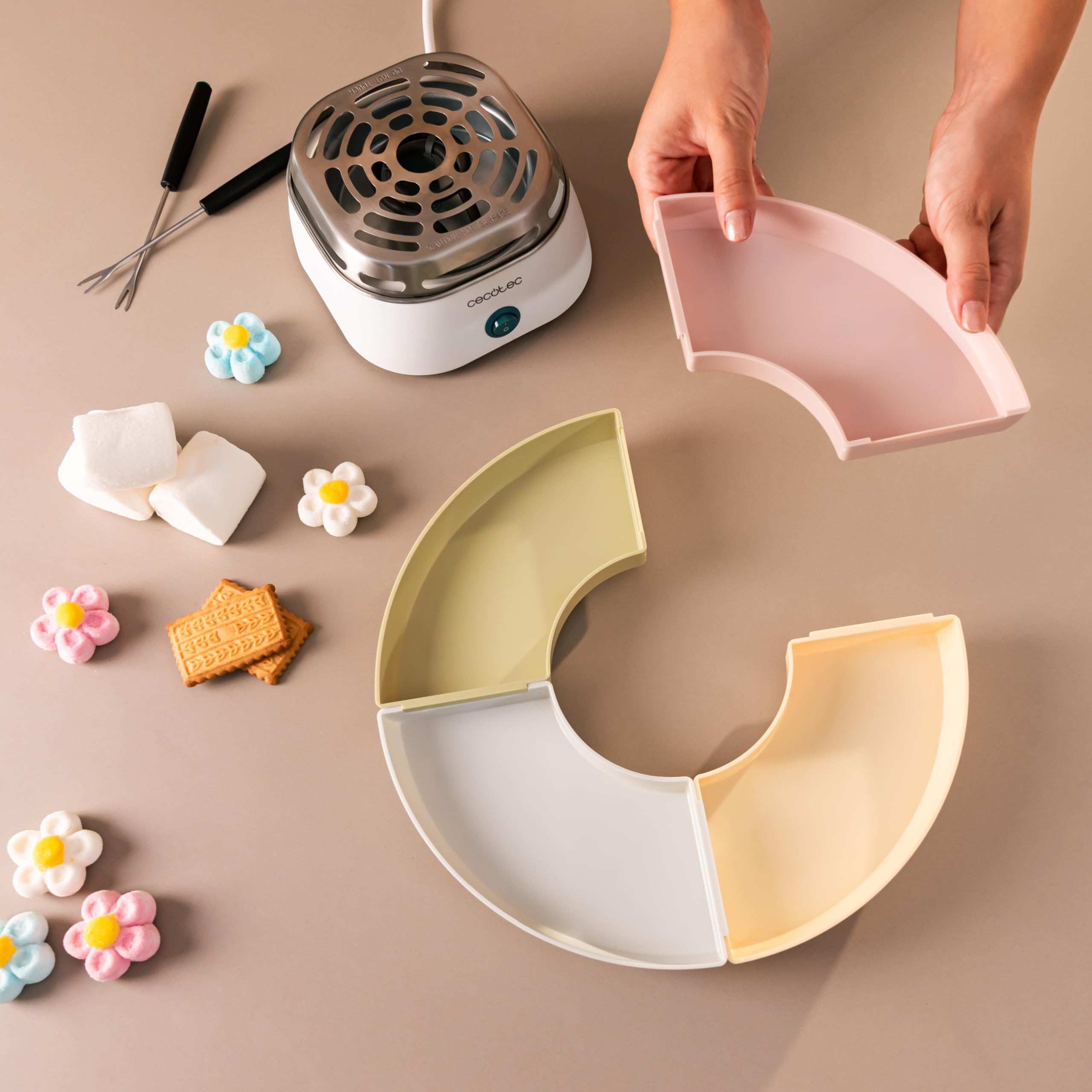 Cecotec Maschine zum Erhitzen von Marshmallows - Marshmallow Maker Fun&Sugar Marshmallow. 270 W Leistung, 2 Metallgabeln, 4 abnehmbare Fächer, einfach zu bedienen und zu transportieren