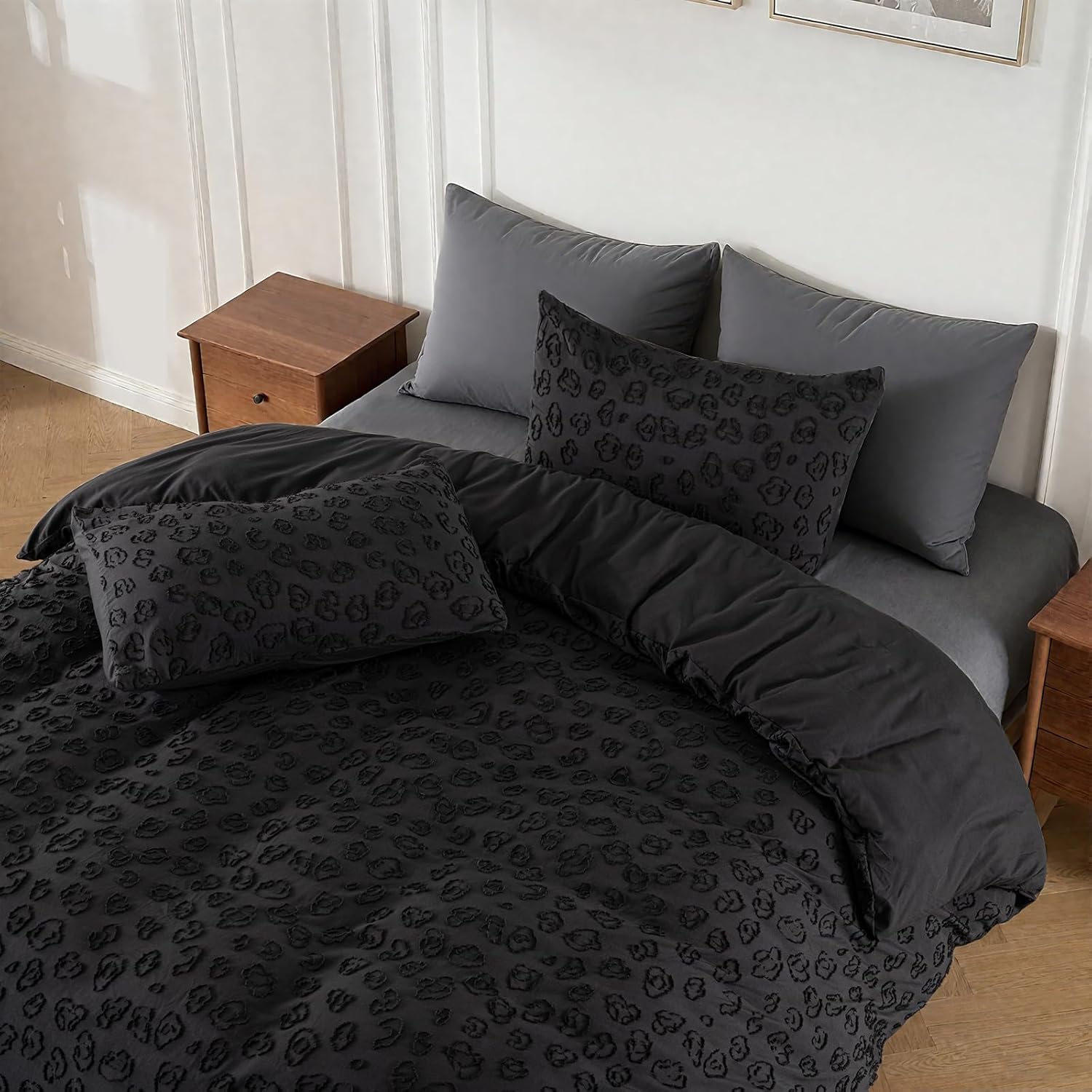 Ranunculus Tufted Duvet Cover Set Queen Size, Soft and Washed Microfiber Duvet Cover with Button Closure & 2 Pillowcases for All Seasons, Lightweight Leopard Print Textured (Black,90"x90")