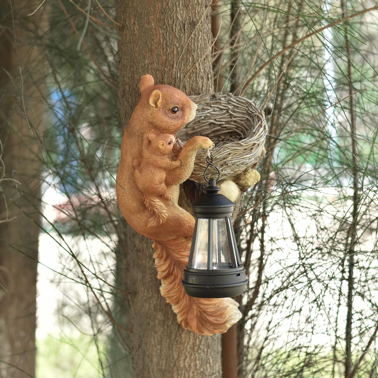 Solar Squirrel Family Decor Cute Mother & Baby Figurine with LED Light, Outdoor Weatherproof Resin Figurines Garden Tree Hugging Statue for Patio Lawn Yard Pathway Fence Cute Animal Lover Gift