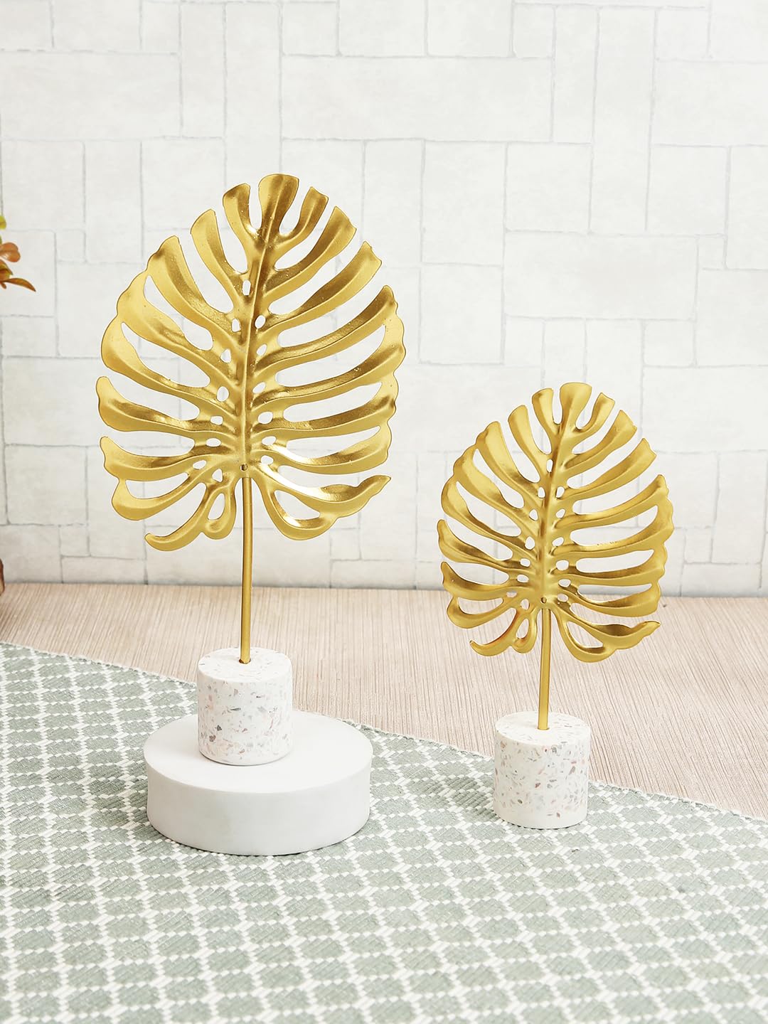 TIED RIBBONS Set Of 2 Decorative Metal Monstera Leaf Decor For Table Top Centerpiece Bookshelf Desk Home Decoration Living Room Bedroom Shelf Office Gifting Items, Gold
