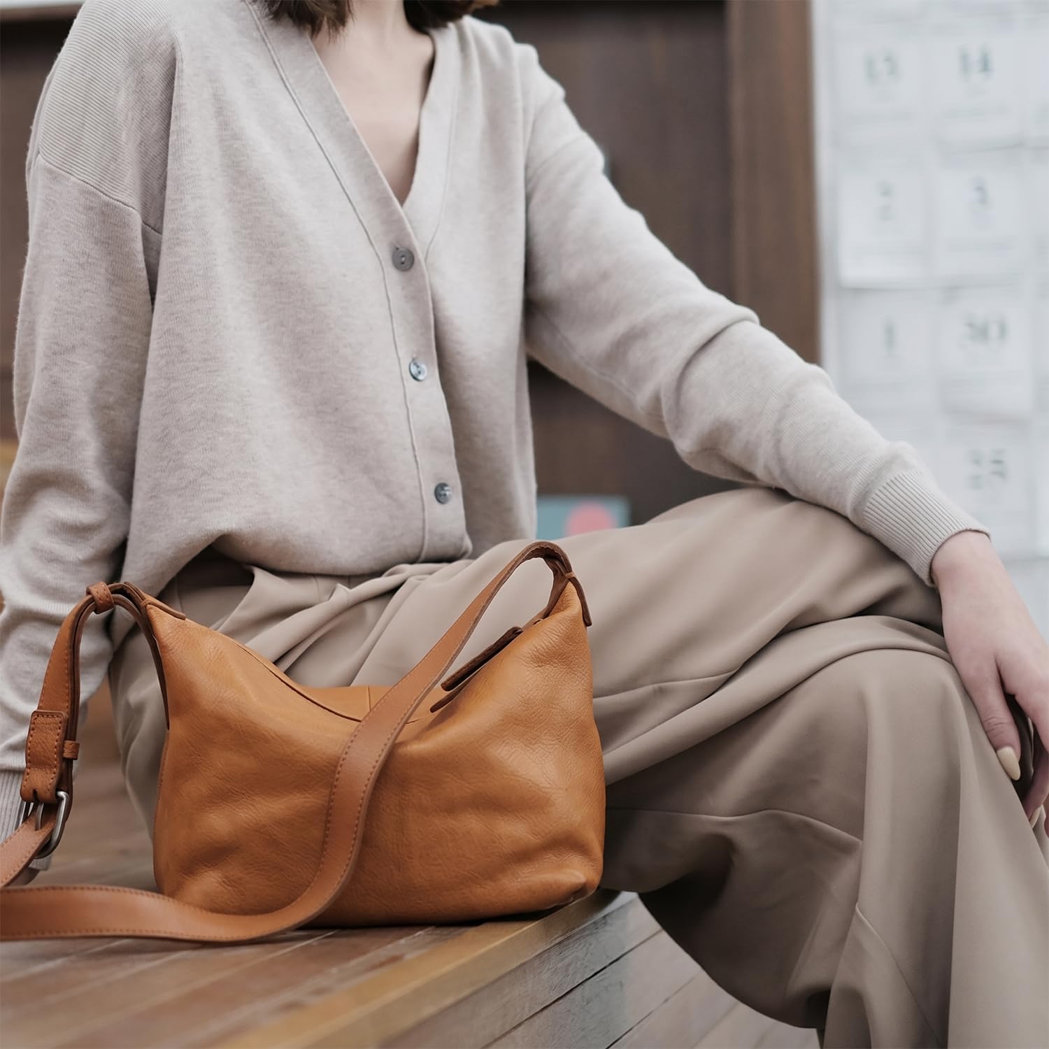Bolso de Mano Mujer de Cuero Genuino Primavera-Verano, Mini Bolso de Croissant Tipo Domo, Elegante Bolso de Hombro Debajo del Brazo y Bandolera Marrón