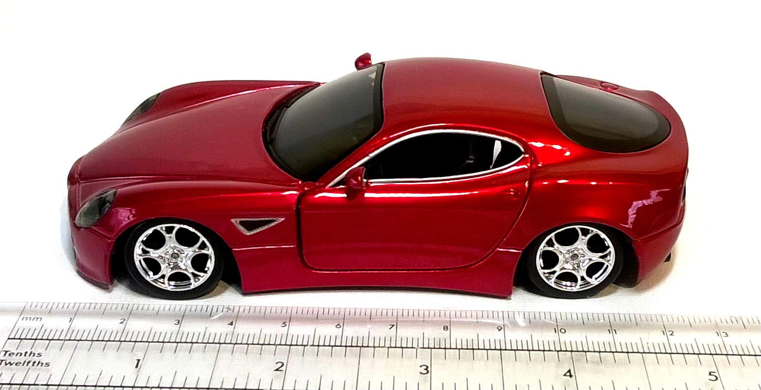 Amazon.co.jp: Burago DeepレッドAlfa 8 C Competizione Car 1.32