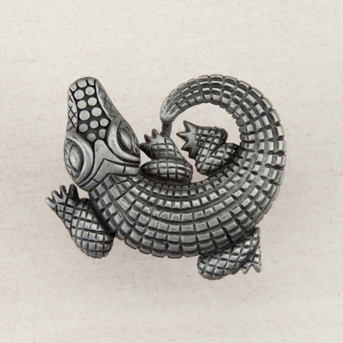 Bouton de placard Alligator étain antique pour sublimer votre cuisine