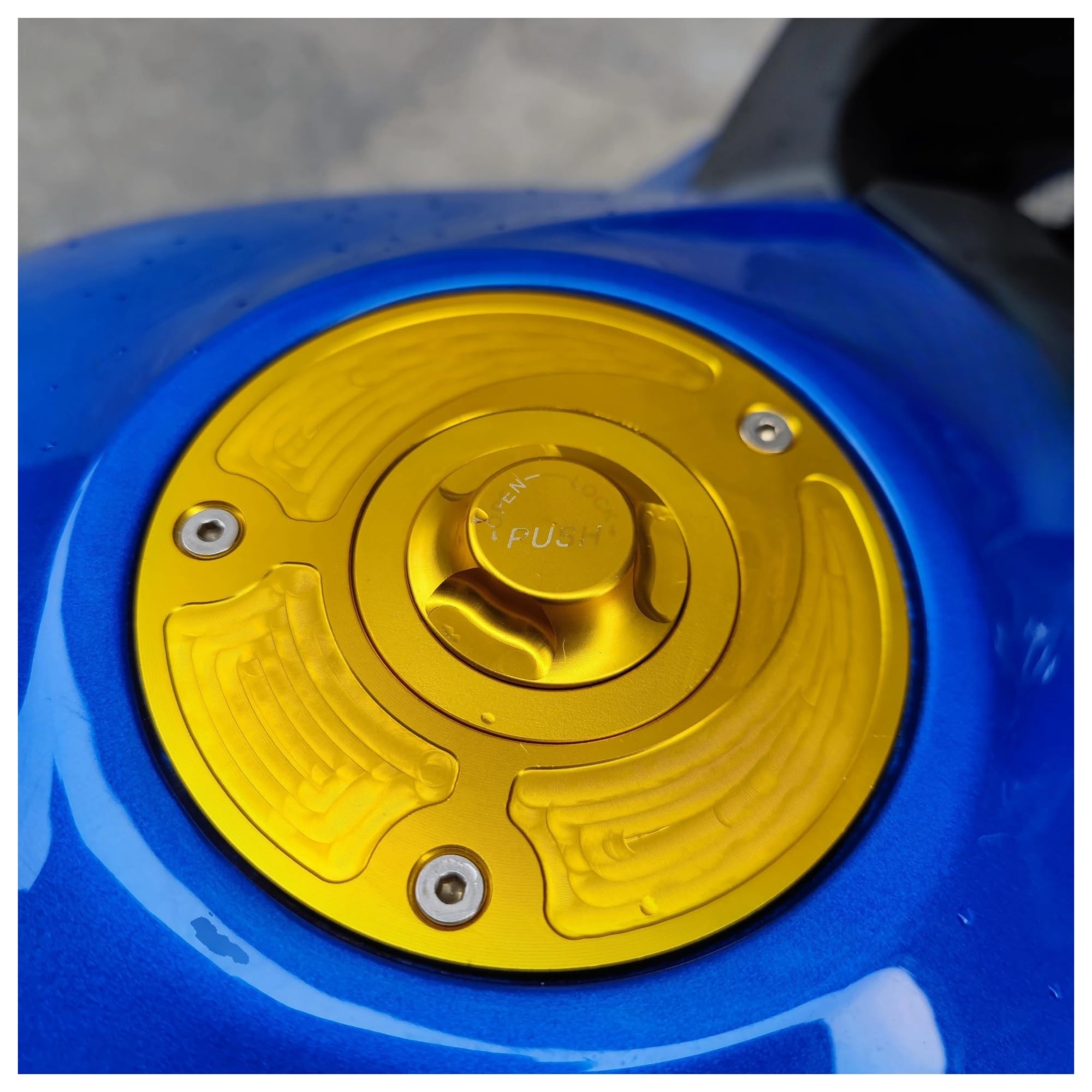 Tappo Olio Serbatoio Benzina Per Su&zu GSX250R GSXR250 DL250 DW250 GSX650F SFV650 GSR750 Moto CNC Keyless Carburante Benzina Serbatoio Gas Coperchio Del Tappo(Silver)
