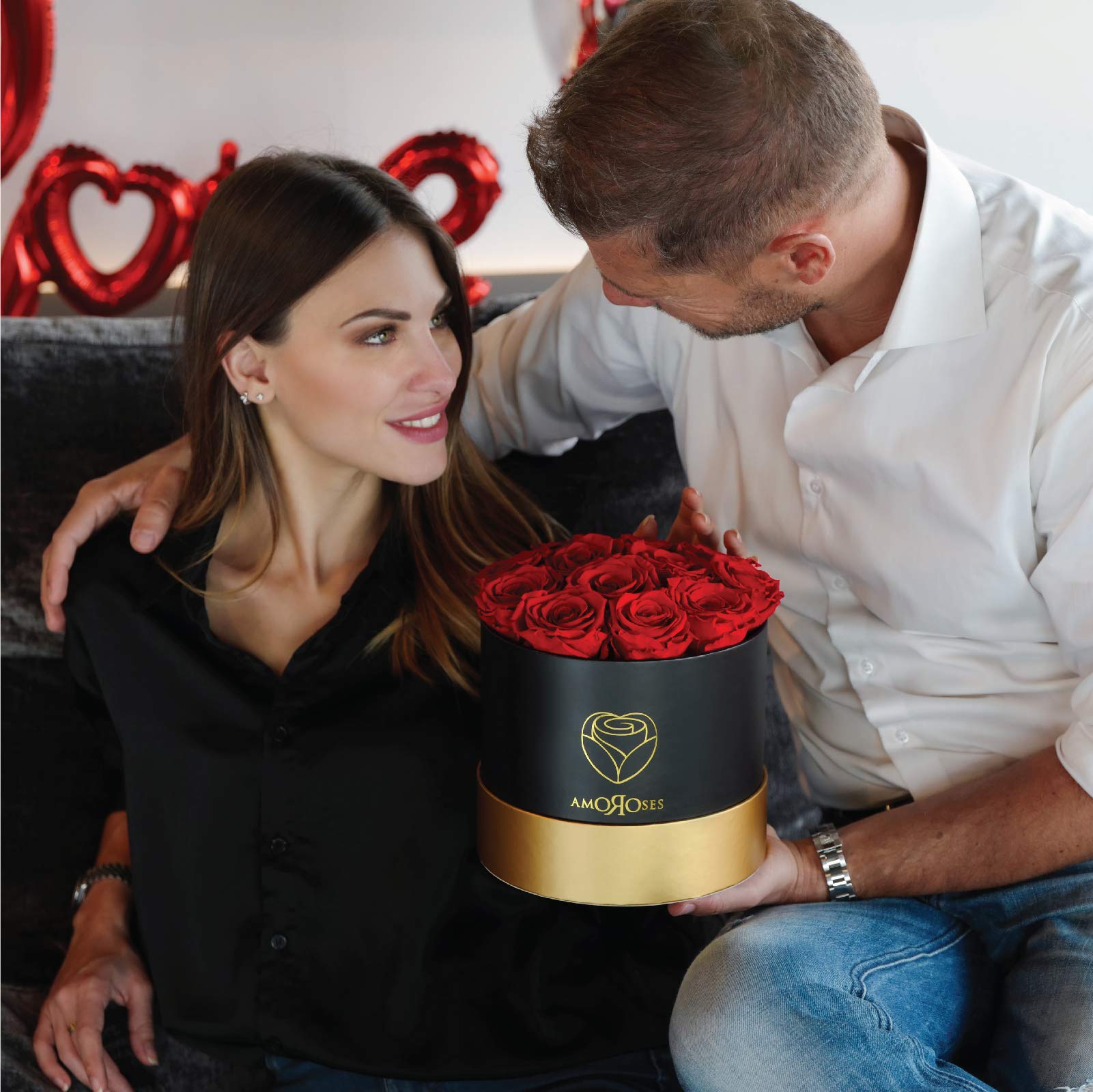 Amoroses 12 Rose Stabilizzate Vere durano Anni - Idea Regalo per Lei Originale Elegante Bouquet per San Valentino e Altre Occasioni Speciali (Scatola Nera con Rose Rosse)