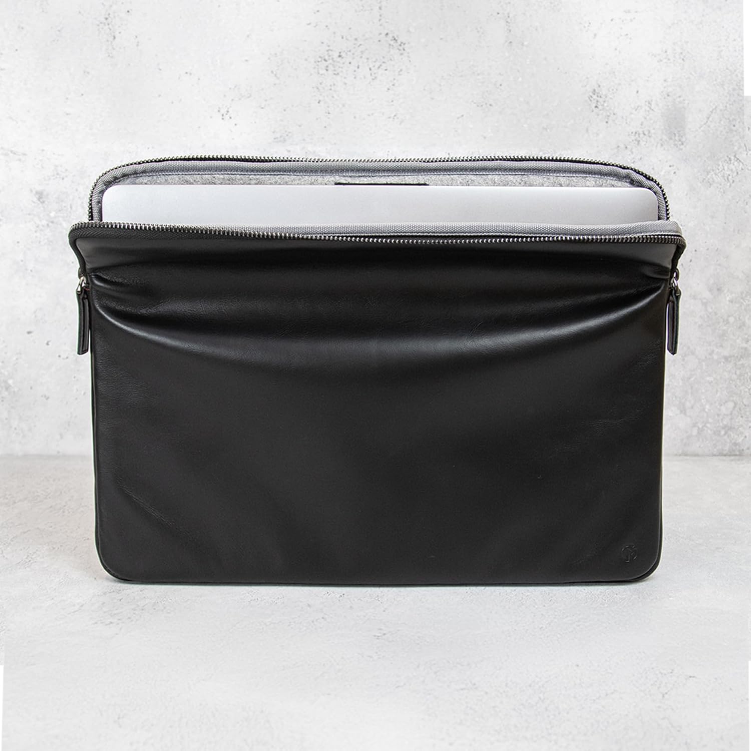 Casemade Real Leather Laptop Case/Zipped Folio Bag with Inner Pocket & Wool Lining Compatible with Apple MacBook, HP, Dell, Asus, Levovo (16 Inch - Black) - Image 6