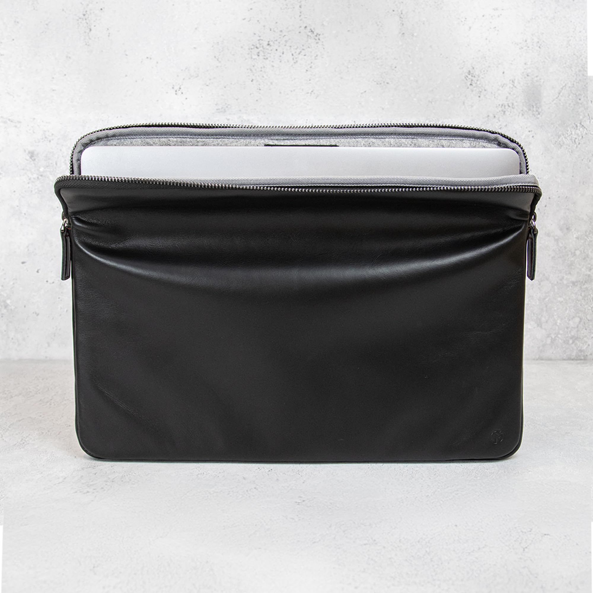 Casemade Funda de piel auténtica con cremallera para laptop, bolsillo interior y forro de lana, compatible con Apple MacBook, HP, Dell, Asus y Levovo (14 pulgadas, color negro)