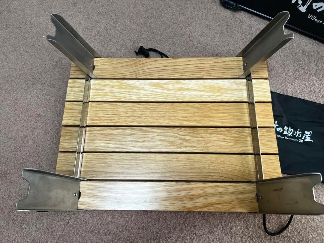 キャプテンスタッグ村の鍛冶屋ロールテーブルキャプテンスタッグ × 村