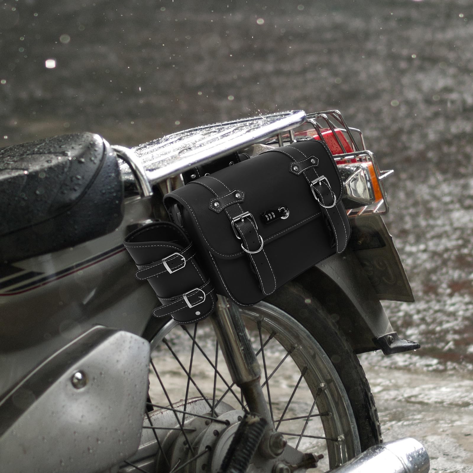 Alasum 1 Paar Motorrad Seitentaschen aus PVC Leder mit Oxford Tuchboden Praktische Motorradtasche zum Einfachen Anbringen für Vielseitige Nutzung