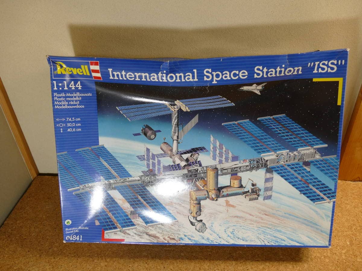 l Earth 国際宇宙ステーション 1/144 l Earth 国際宇宙ステーション 1/144 Amazon | ドイツレベル ISS 国際